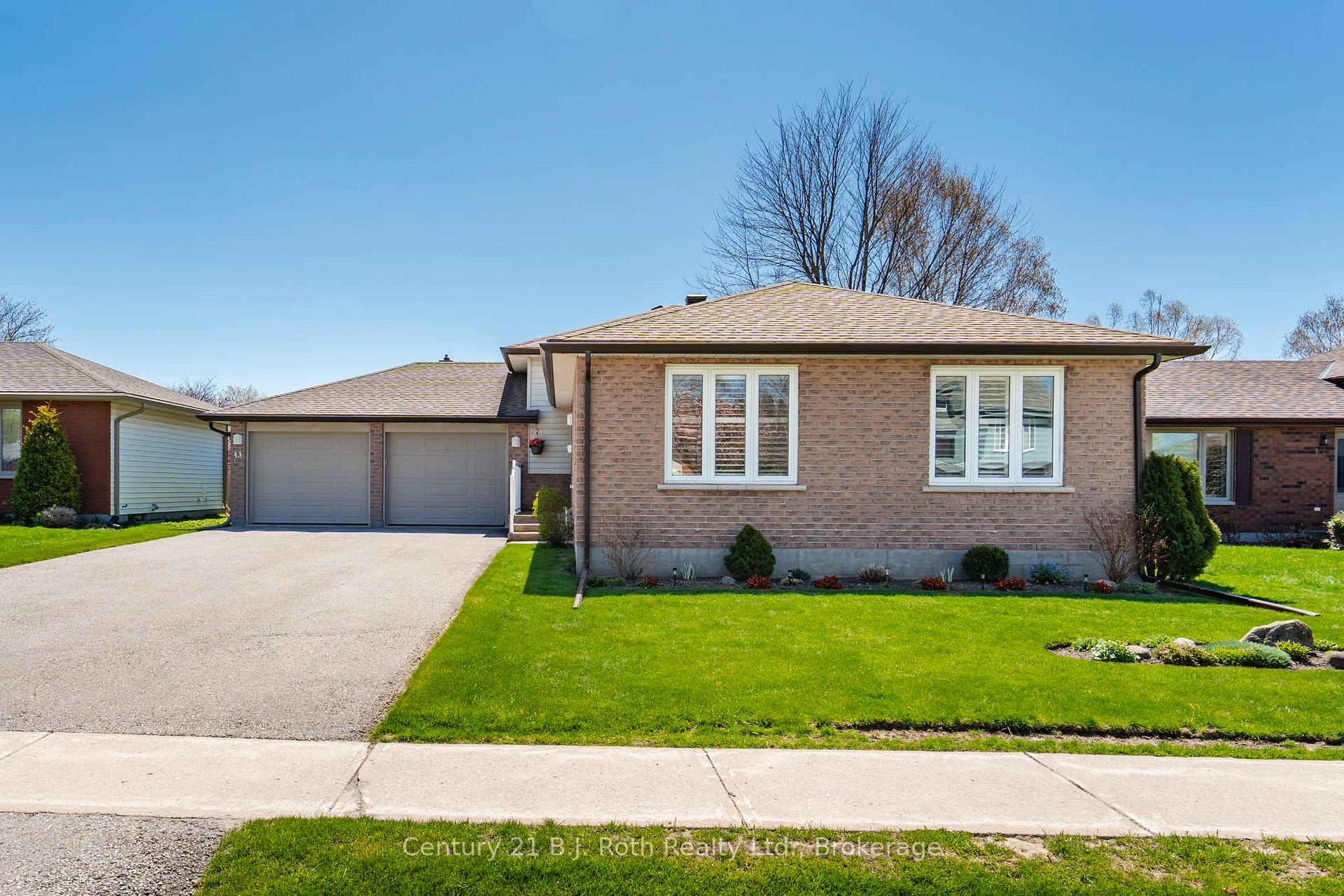 Photo 2 of 13 Archer Crescent, Springwater, Elmvale — HOMEH