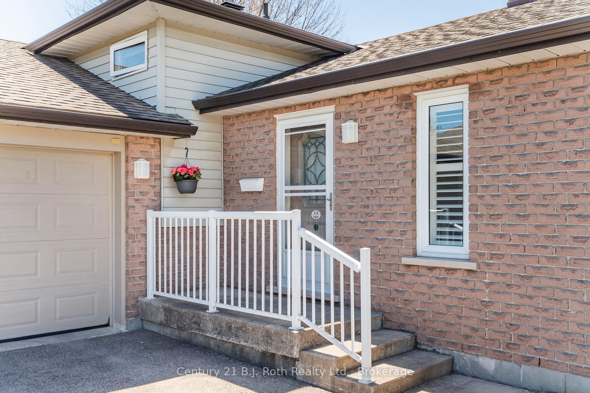 Photo 3 of 13 Archer Crescent, Springwater, Elmvale — HOMEH
