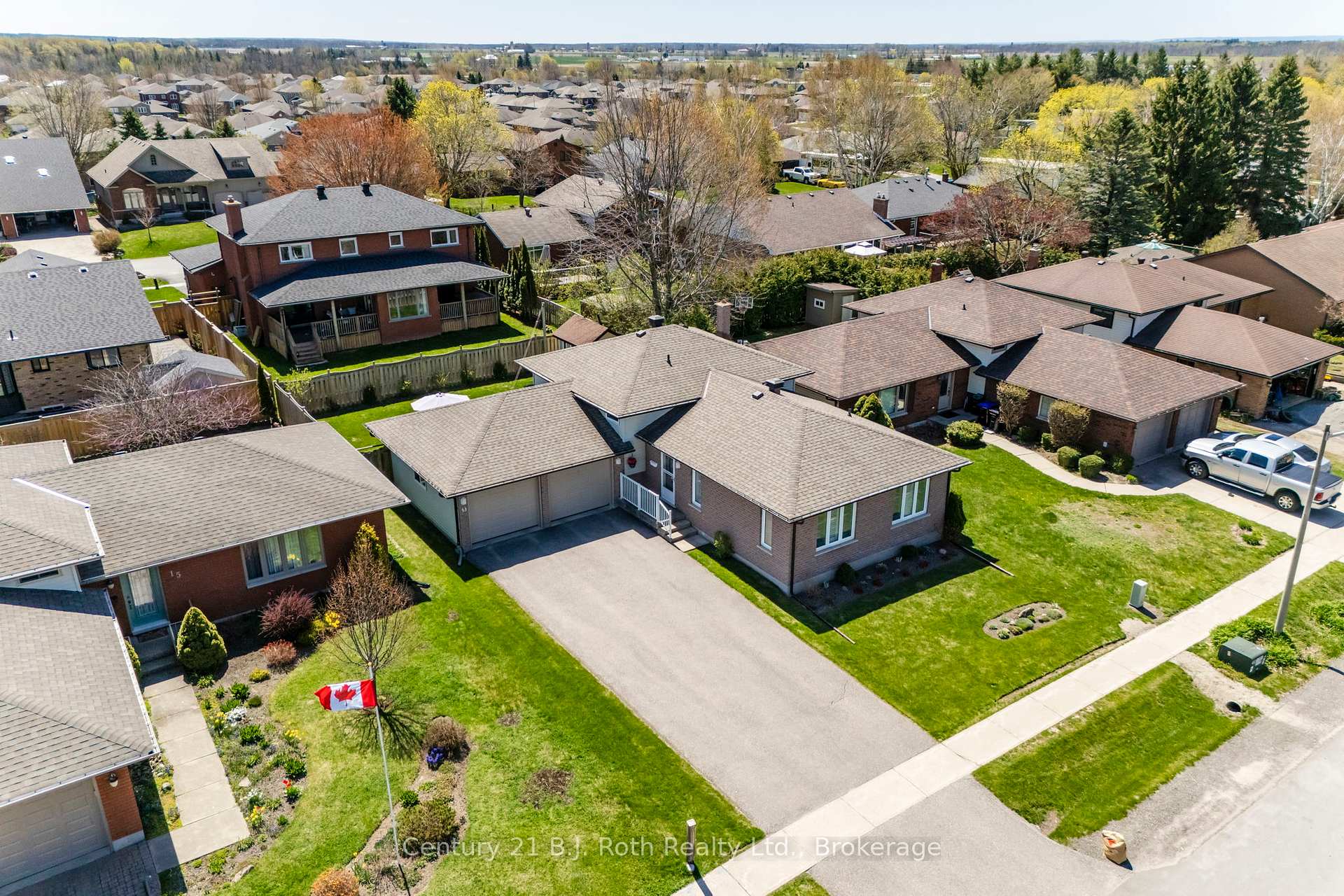 Photo 4 of 13 Archer Crescent, Springwater, Elmvale — HOMEH