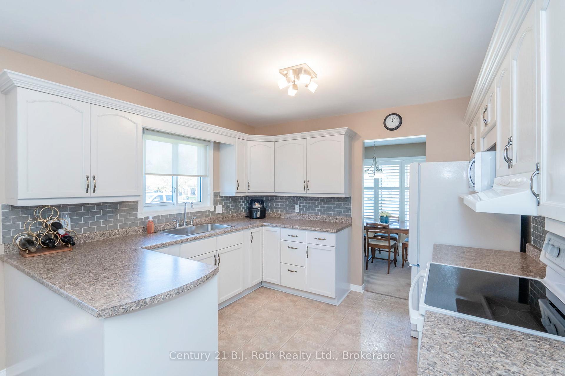 Photo 6 of 13 Archer Crescent, Springwater, Elmvale — HOMEH