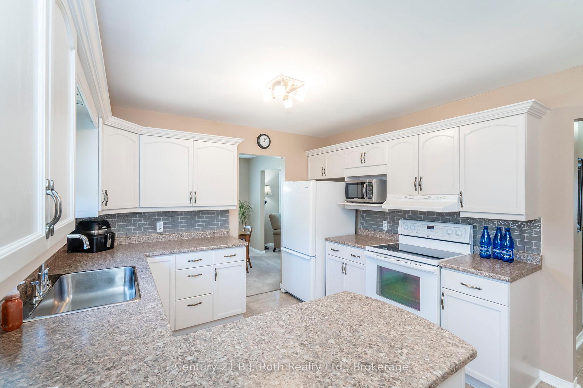 Photo 7 of 13 Archer Crescent, Springwater, Elmvale — HOMEH