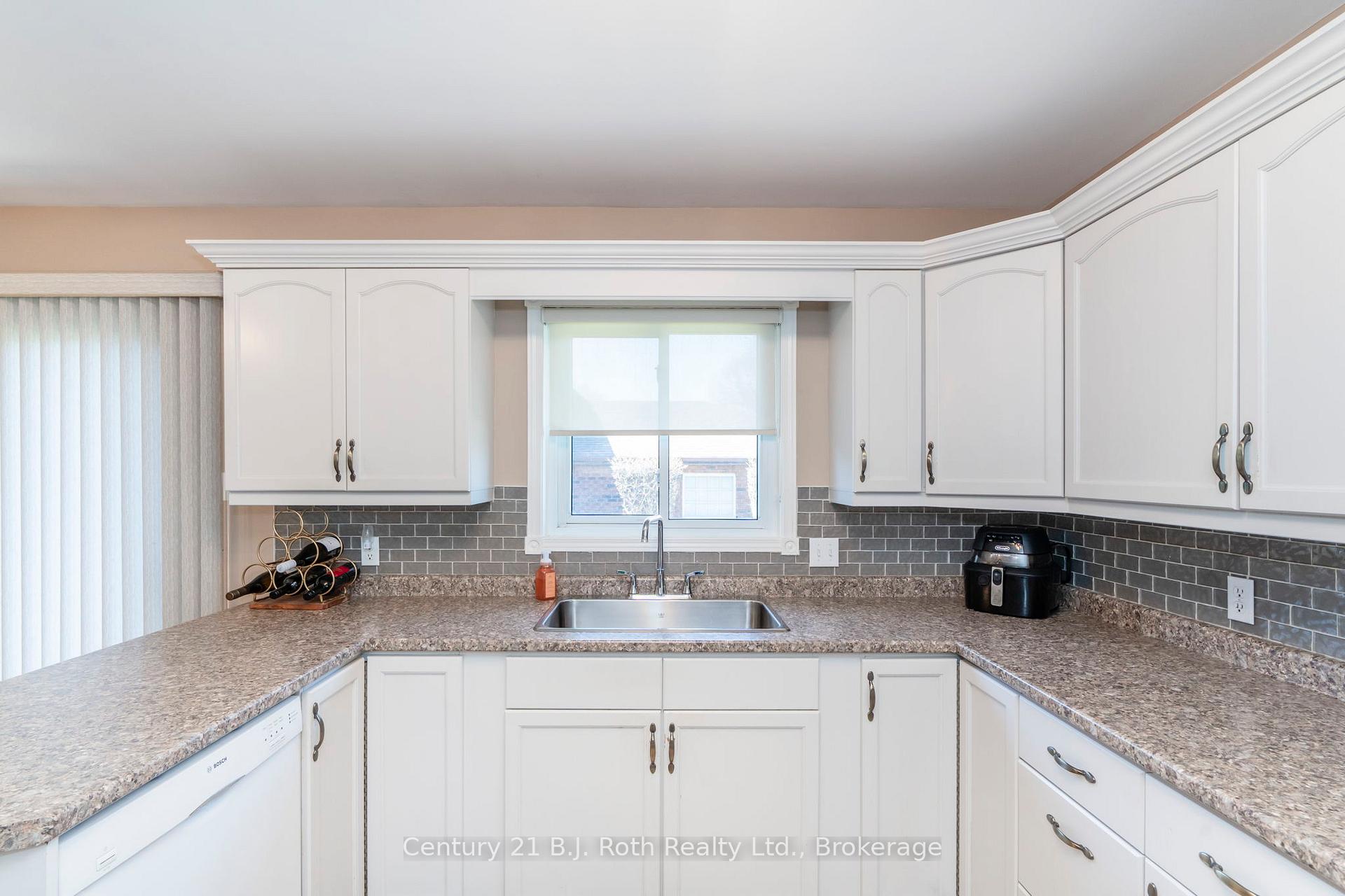 Photo 8 of 13 Archer Crescent, Springwater, Elmvale — HOMEH