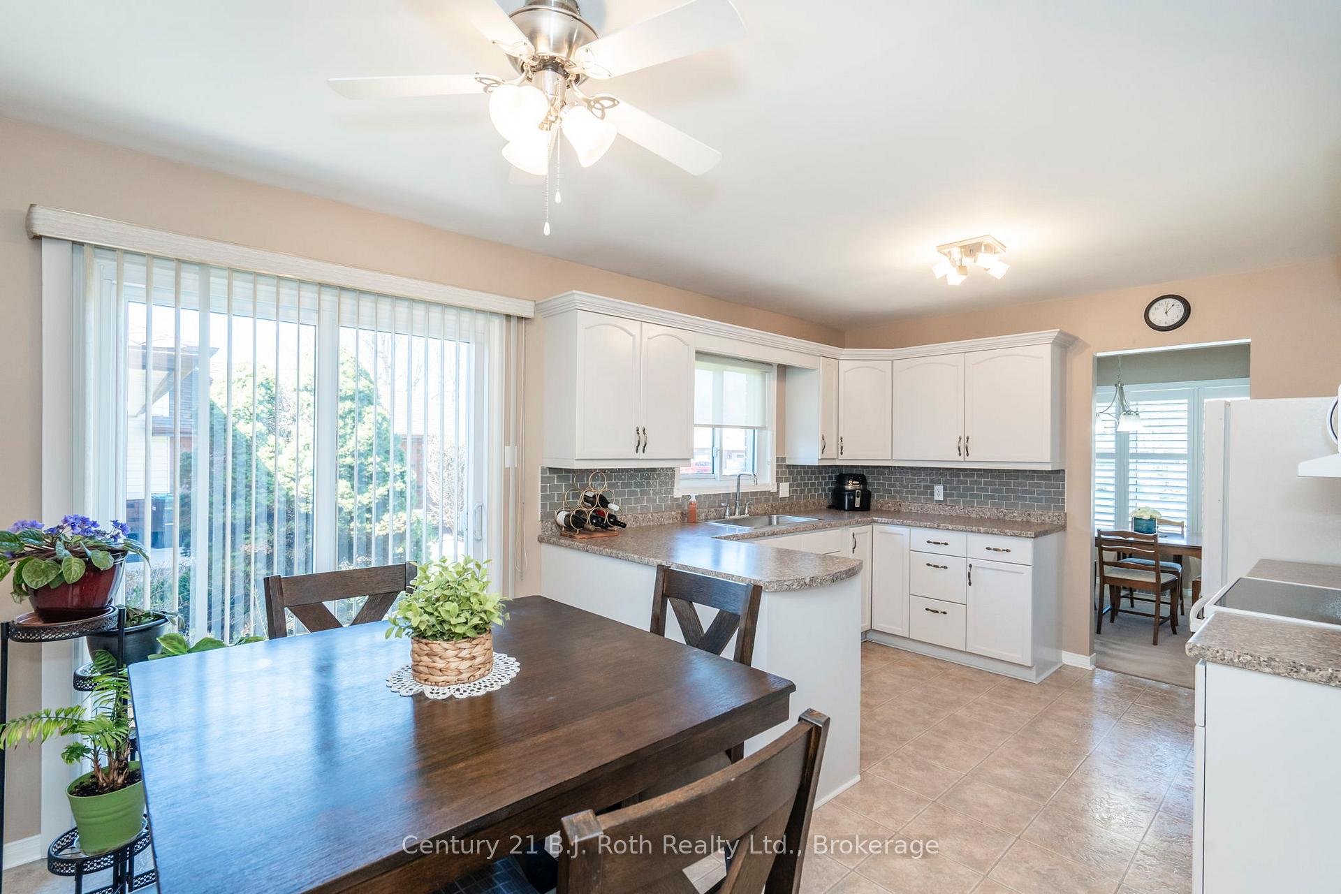 Photo 11 of 13 Archer Crescent, Springwater, Elmvale — HOMEH