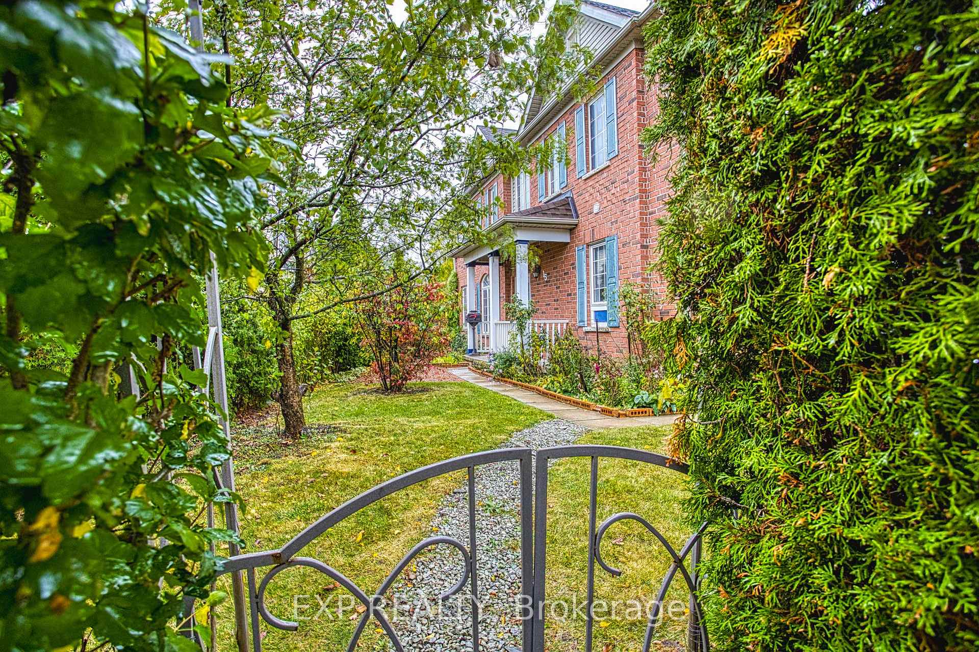 Photo 3 of 15 Chloe Street, St. Catharines, E. Chester — HOMEH