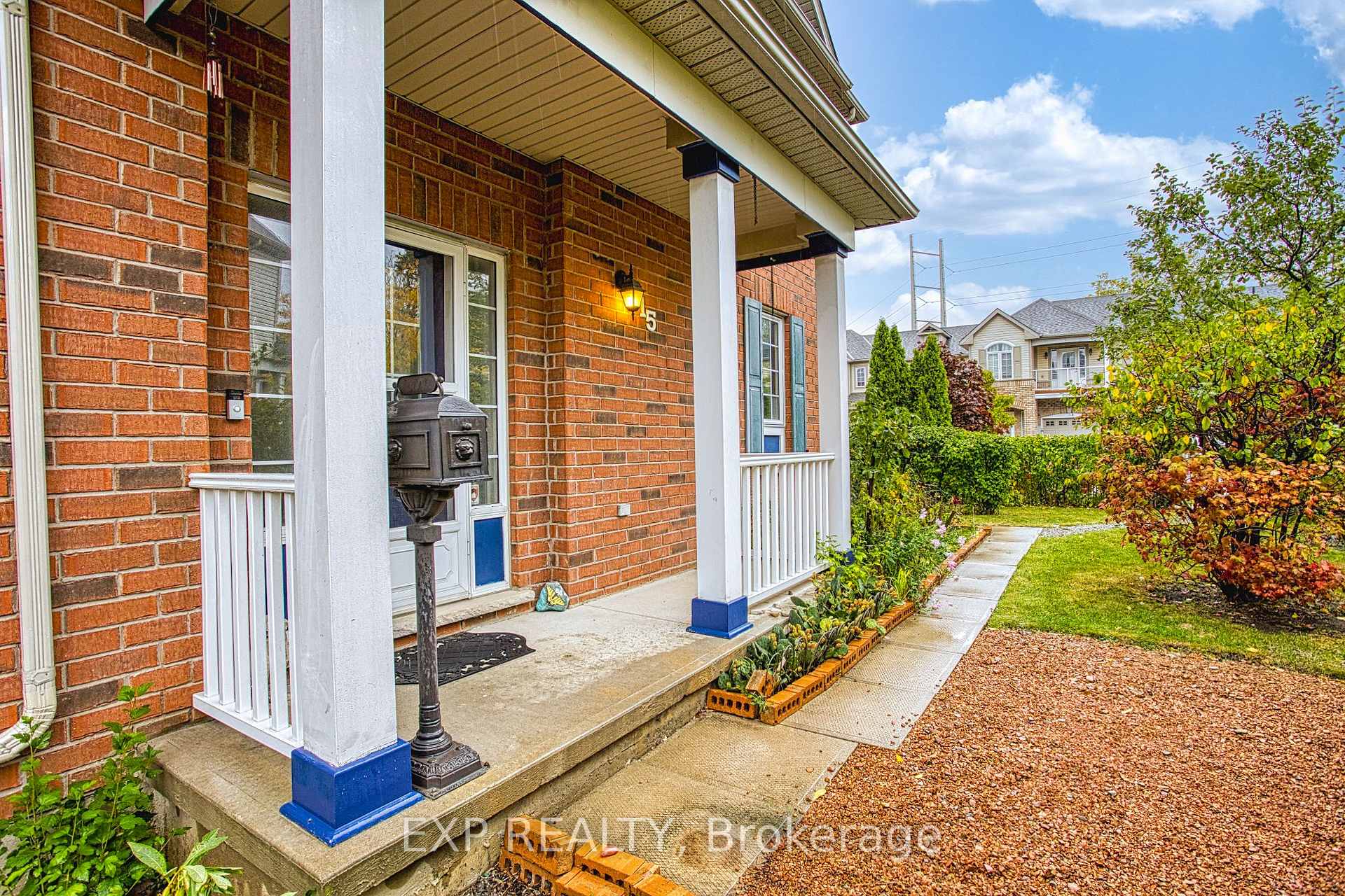 Photo 5 of 15 Chloe Street, St. Catharines, E. Chester — HOMEH