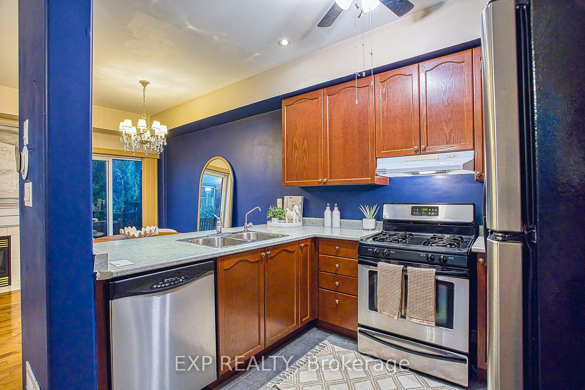 Photo 11 of 15 Chloe Street, St. Catharines, E. Chester — HOMEH