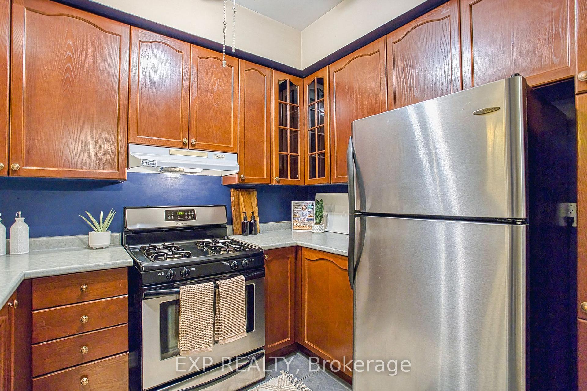 Photo 12 of 15 Chloe Street, St. Catharines, E. Chester — HOMEH