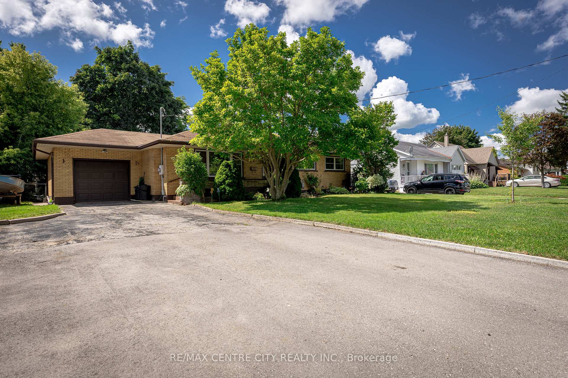 Photo 1 of 241 Forest Avenue, St. Thomas — HOMEH
