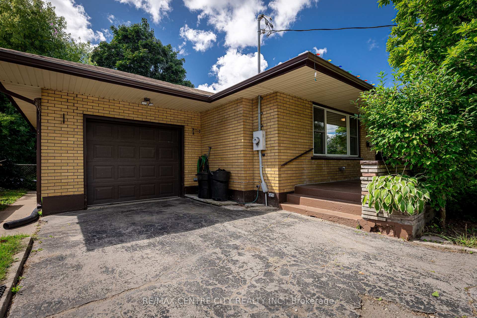 Photo 4 of 241 Forest Avenue, St. Thomas — HOMEH