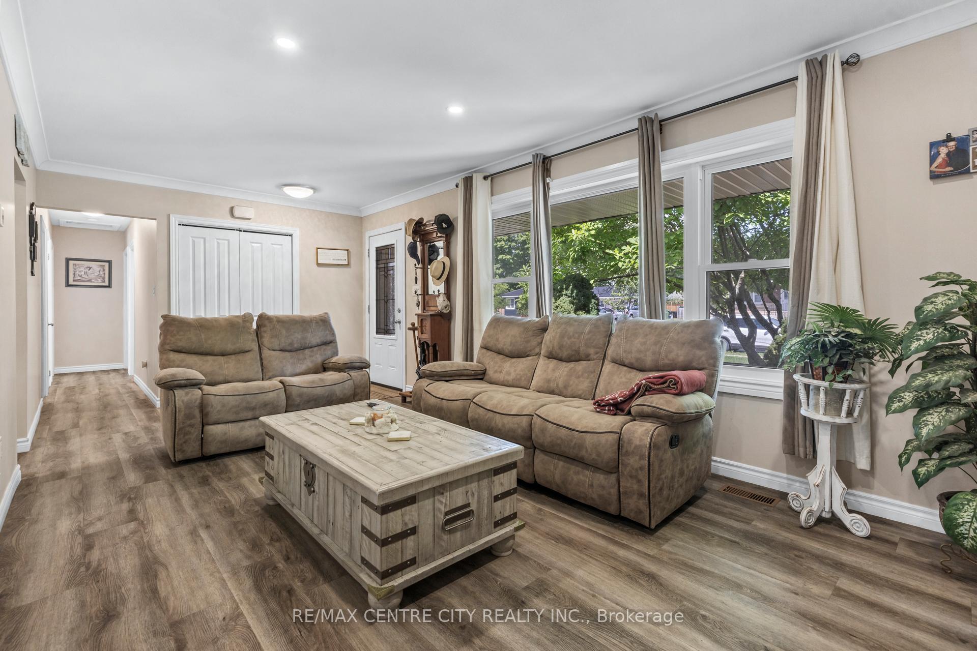 Photo 6 of 241 Forest Avenue, St. Thomas — HOMEH