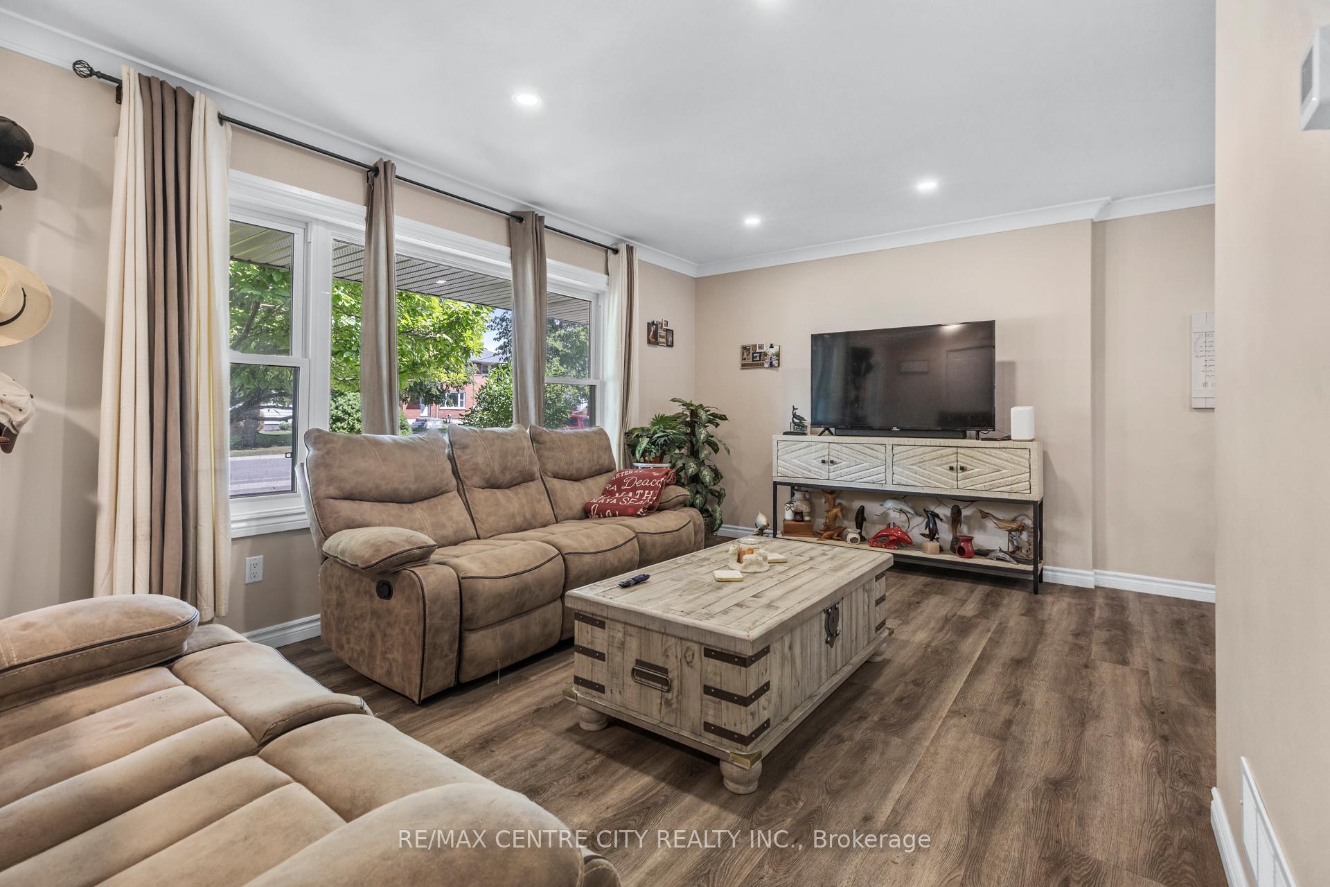 Photo 7 of 241 Forest Avenue, St. Thomas — HOMEH