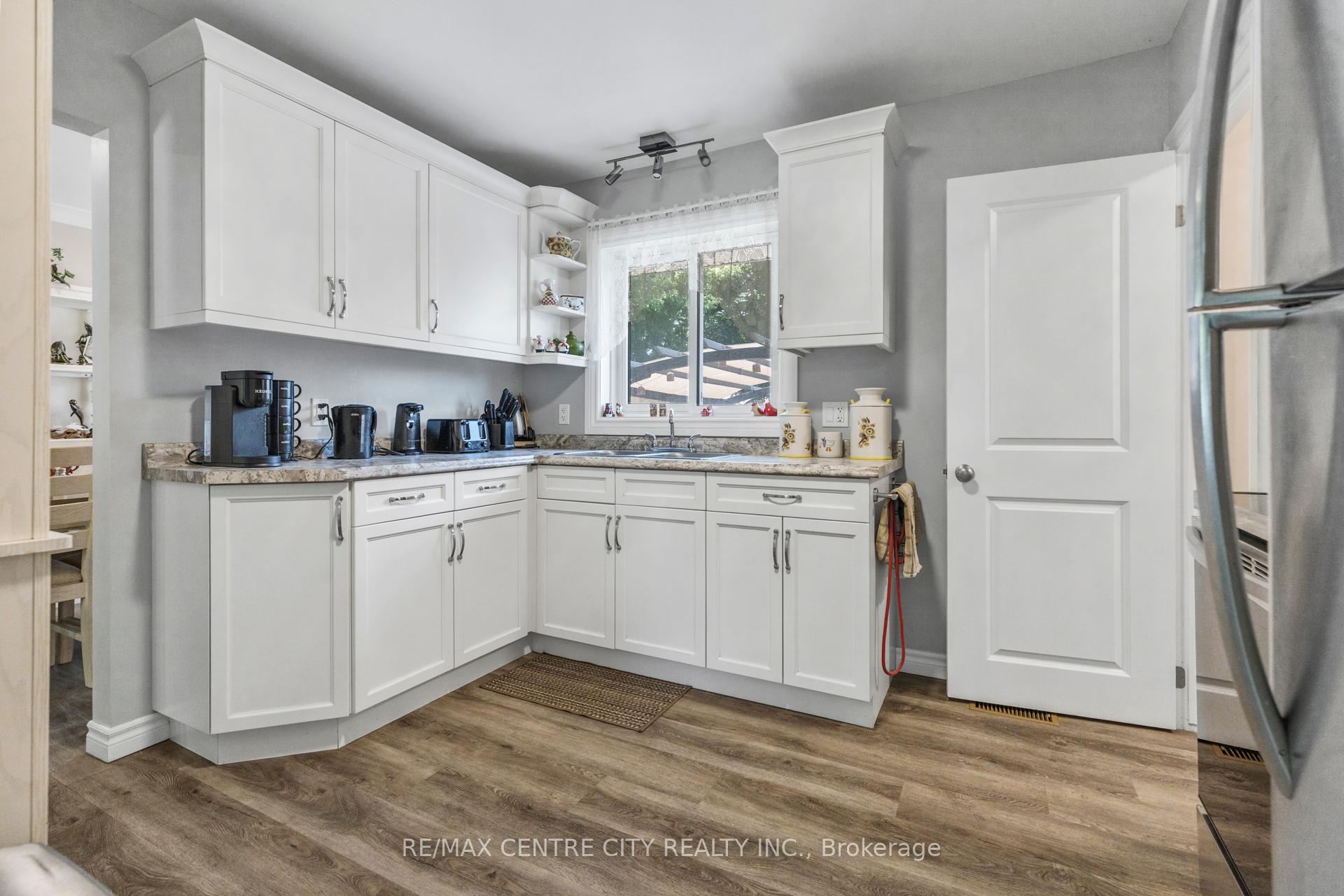 Photo 9 of 241 Forest Avenue, St. Thomas — HOMEH