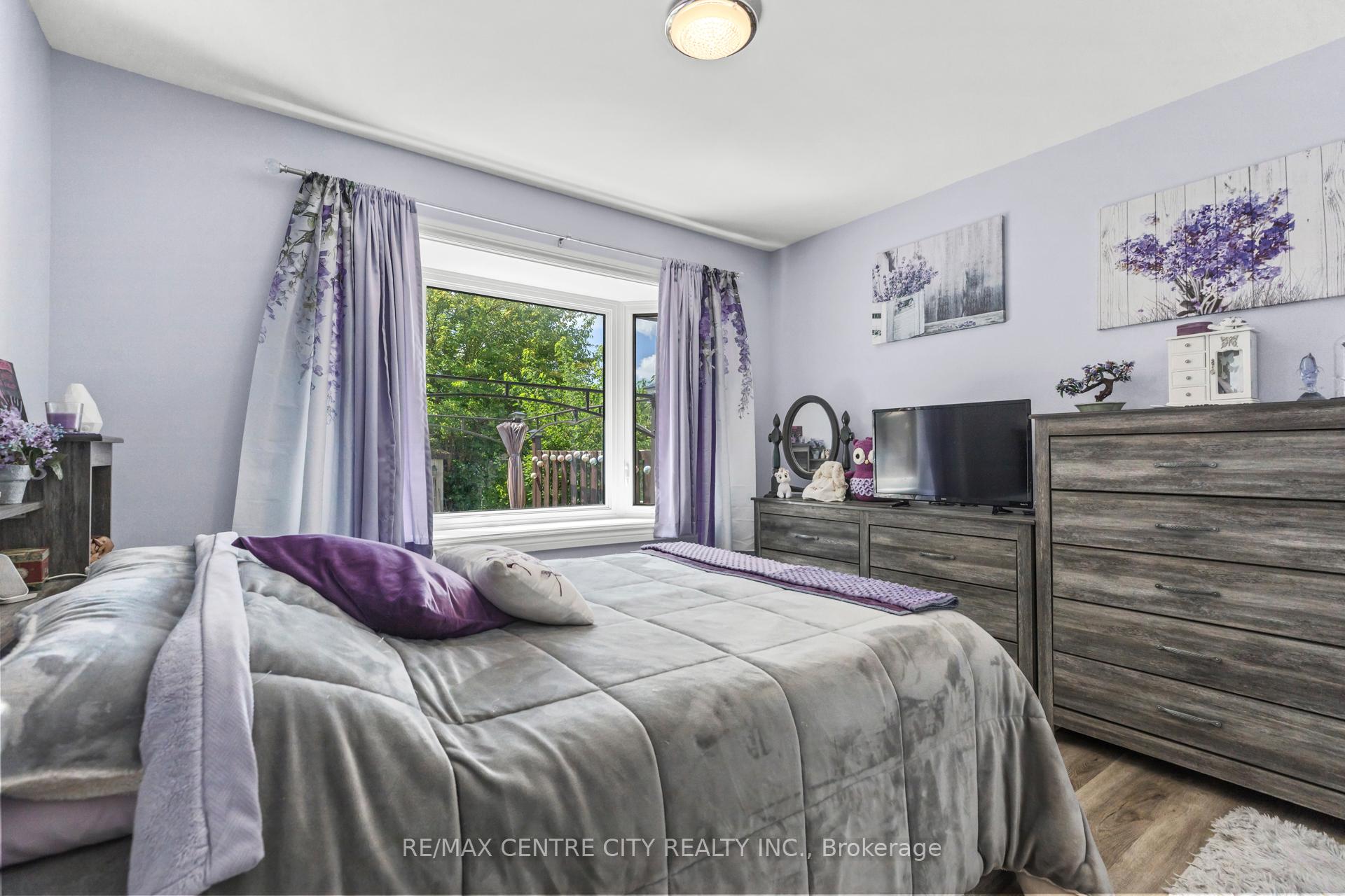 Photo 11 of 241 Forest Avenue, St. Thomas — HOMEH
