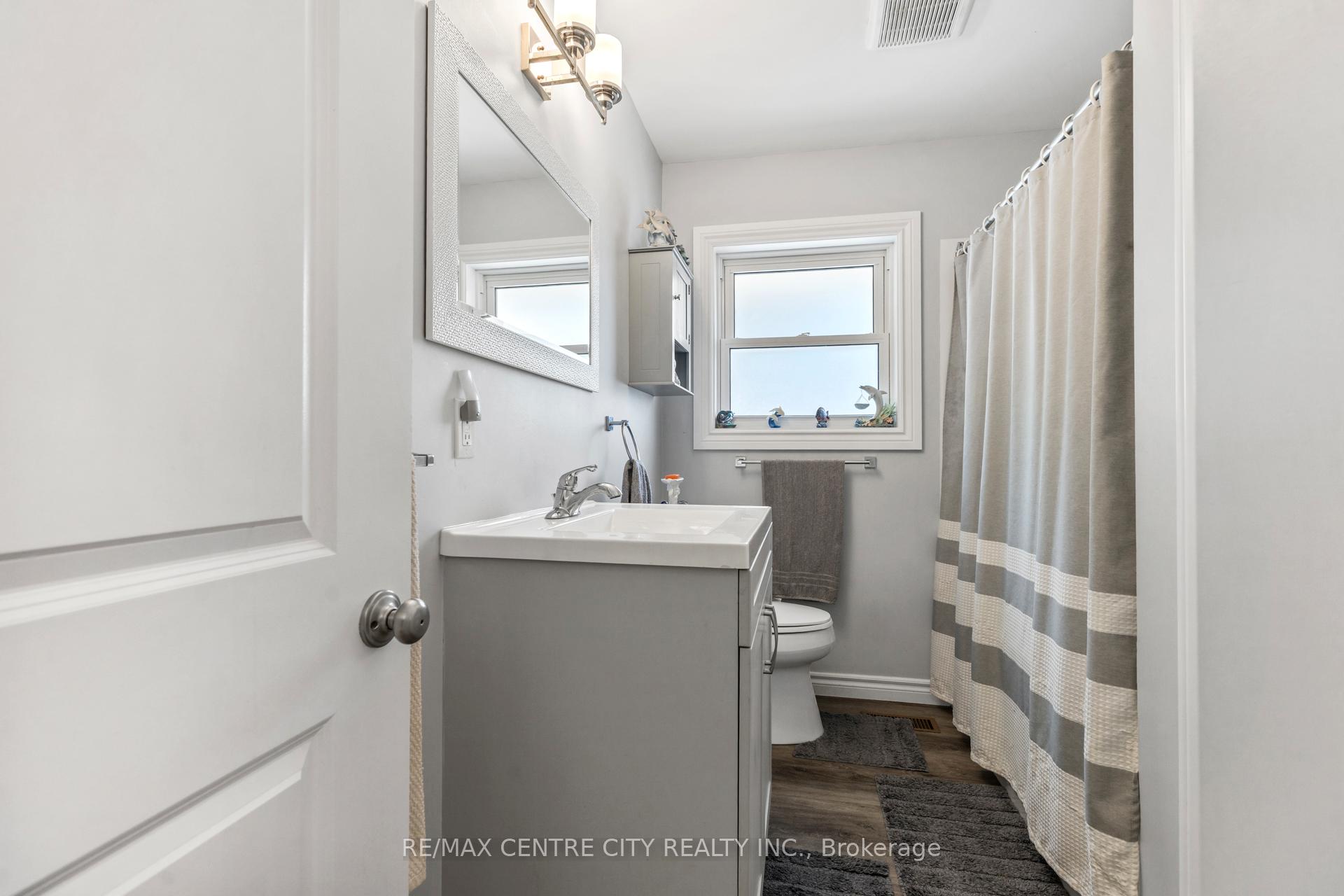 Photo 12 of 241 Forest Avenue, St. Thomas — HOMEH