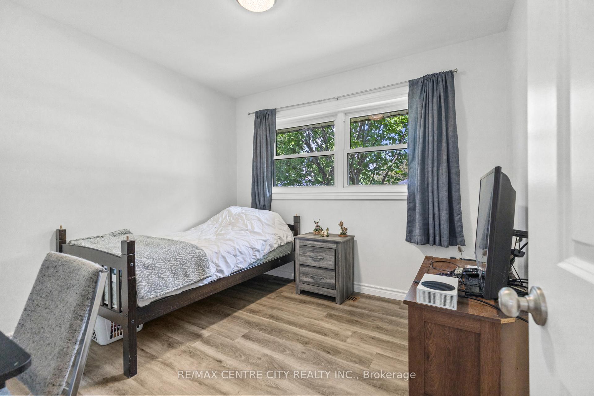 Photo 14 of 241 Forest Avenue, St. Thomas — HOMEH
