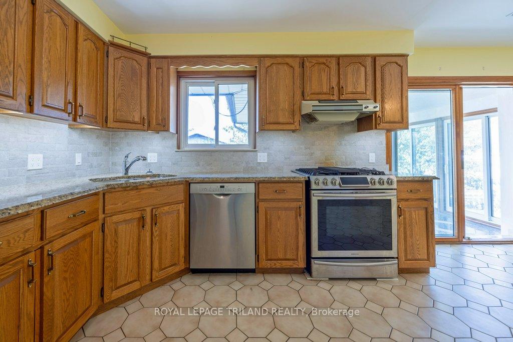 Photo 10 of 66 Park Avenue, St. Thomas — HOMEH