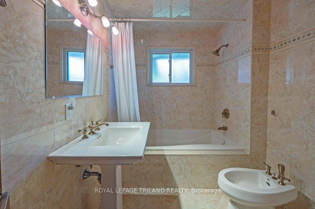 Photo 20 of 66 Park Avenue, St. Thomas — HOMEH