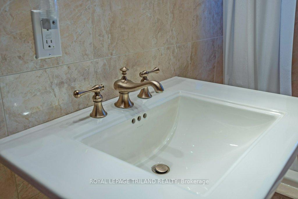 Photo 21 of 66 Park Avenue, St. Thomas — HOMEH