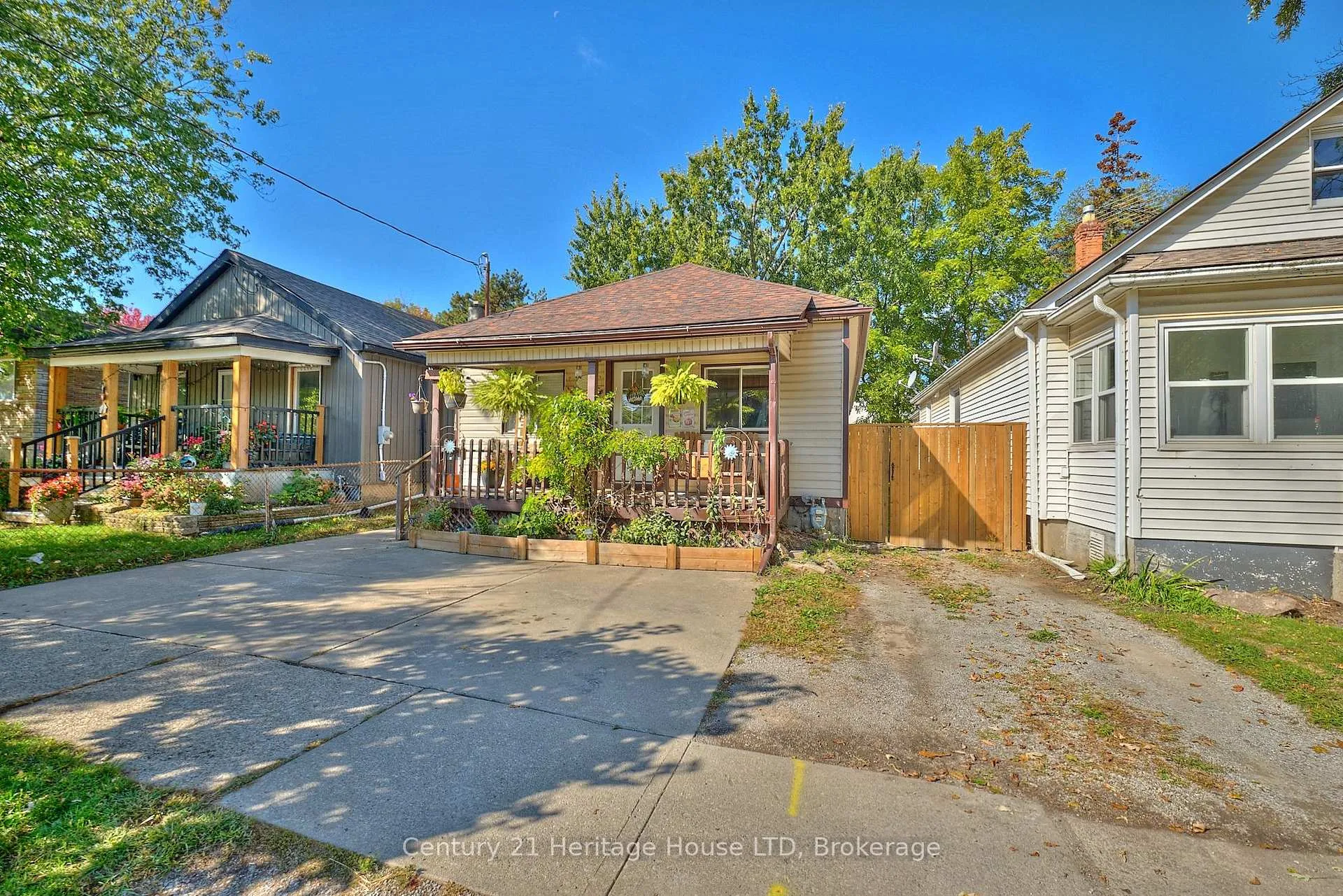 Photo 3 of 119 Page Street, St. Catharines, E. Chester — HOMEH