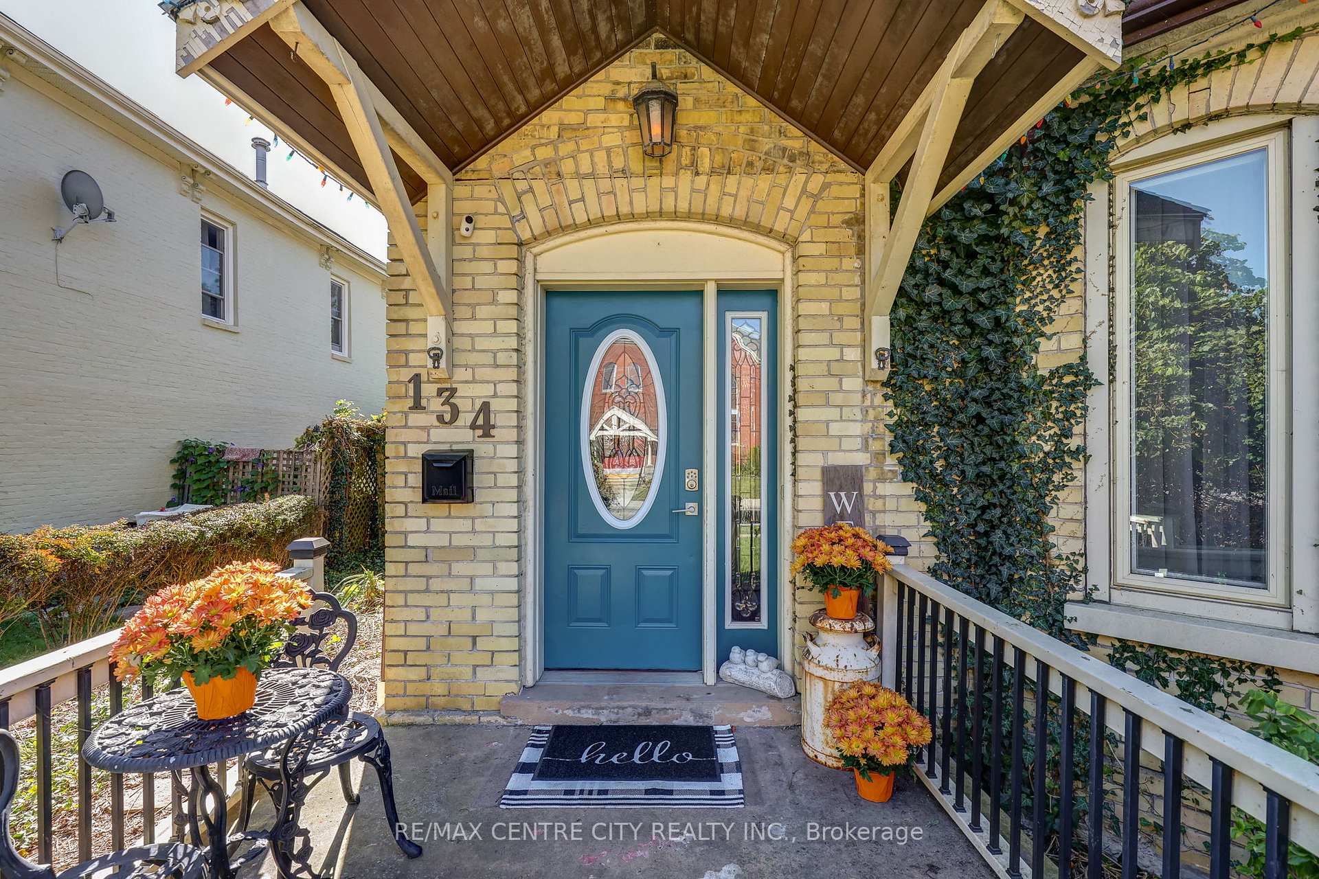 Photo 3 of 134 Wellington Street, St. Thomas — HOMEH