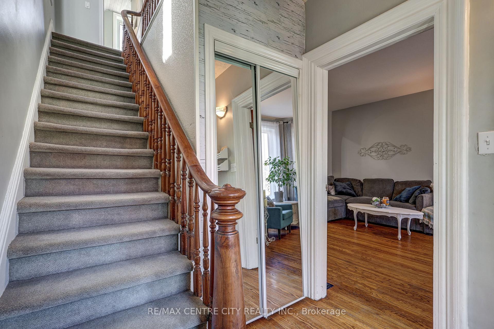 Photo 5 of 134 Wellington Street, St. Thomas — HOMEH