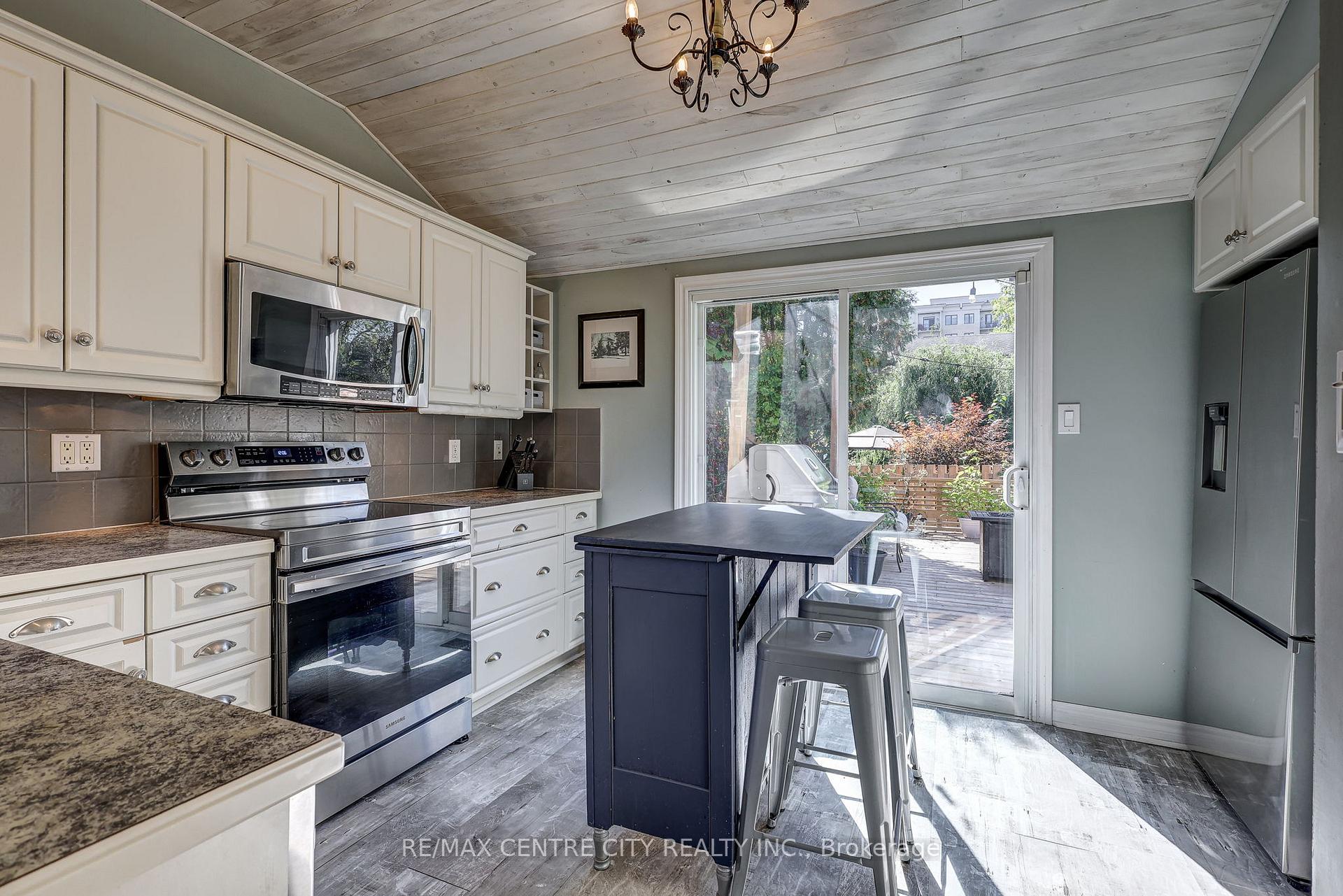 Photo 15 of 134 Wellington Street, St. Thomas — HOMEH