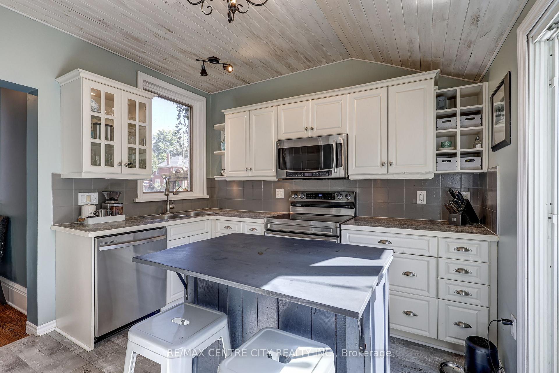 Photo 16 of 134 Wellington Street, St. Thomas — HOMEH