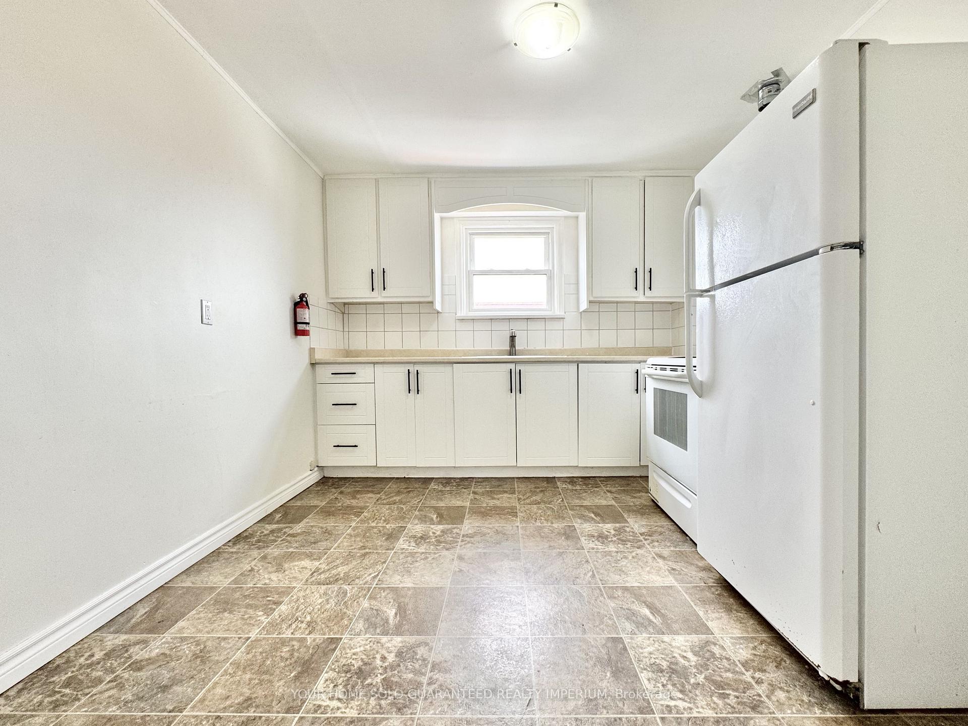 Photo 2 of Unit 4, 23 Augusta Avenue, St. Catharines, Facer — HOMEH