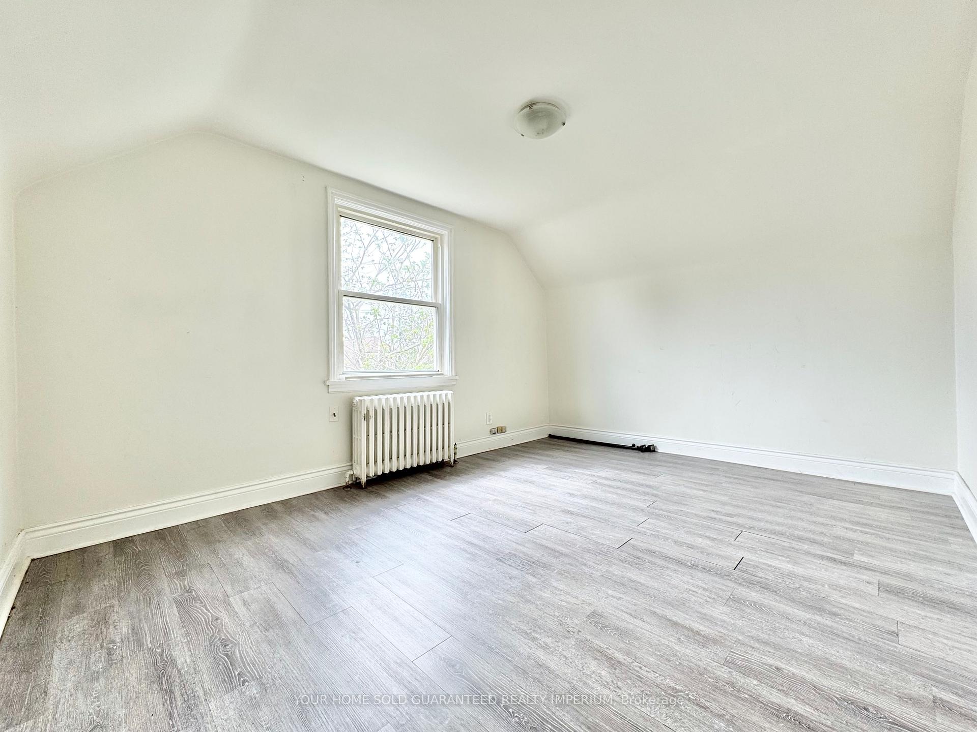 Photo 3 of Unit 4, 23 Augusta Avenue, St. Catharines, Facer — HOMEH