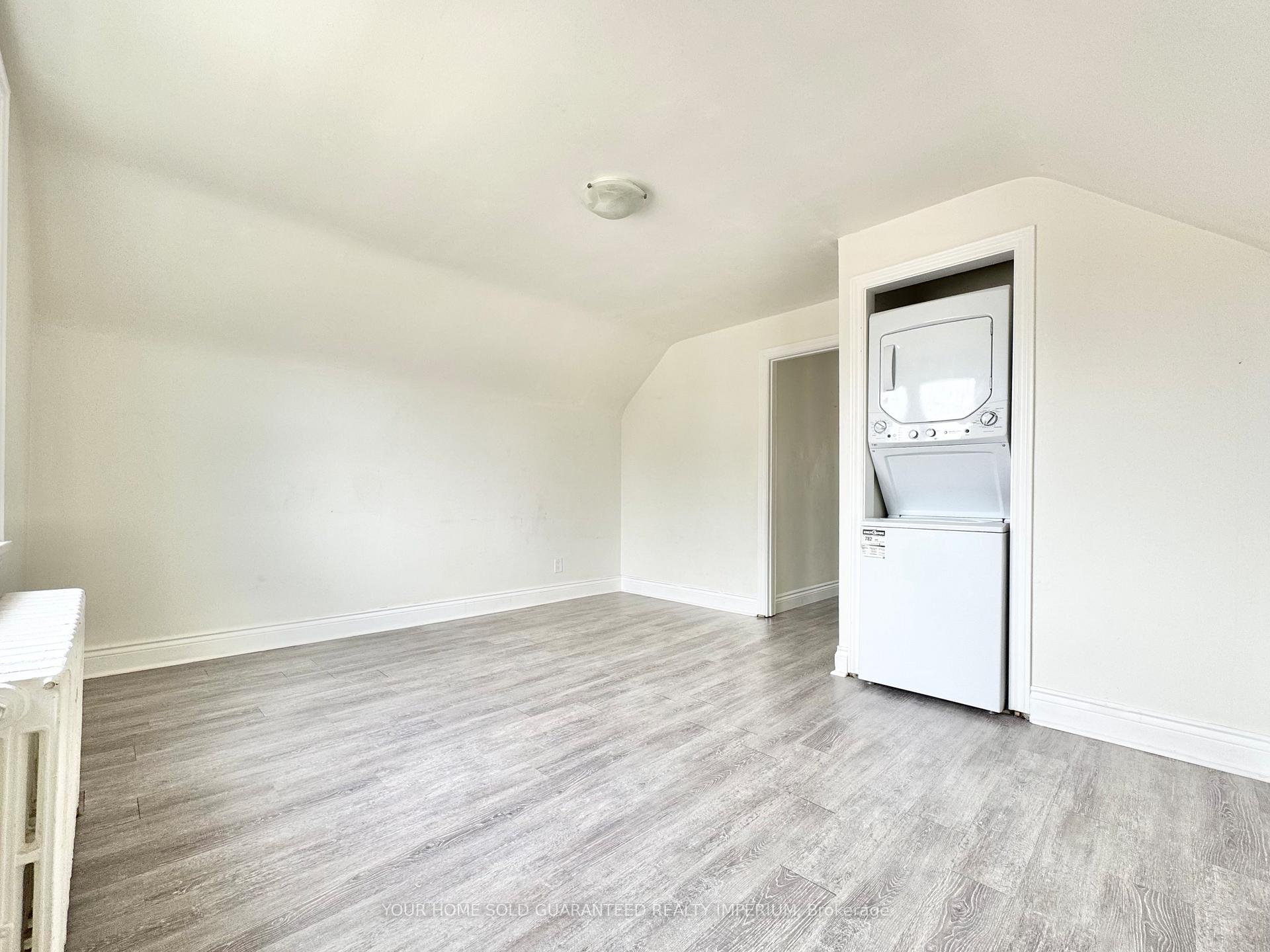 Photo 6 of Unit 4, 23 Augusta Avenue, St. Catharines, Facer — HOMEH
