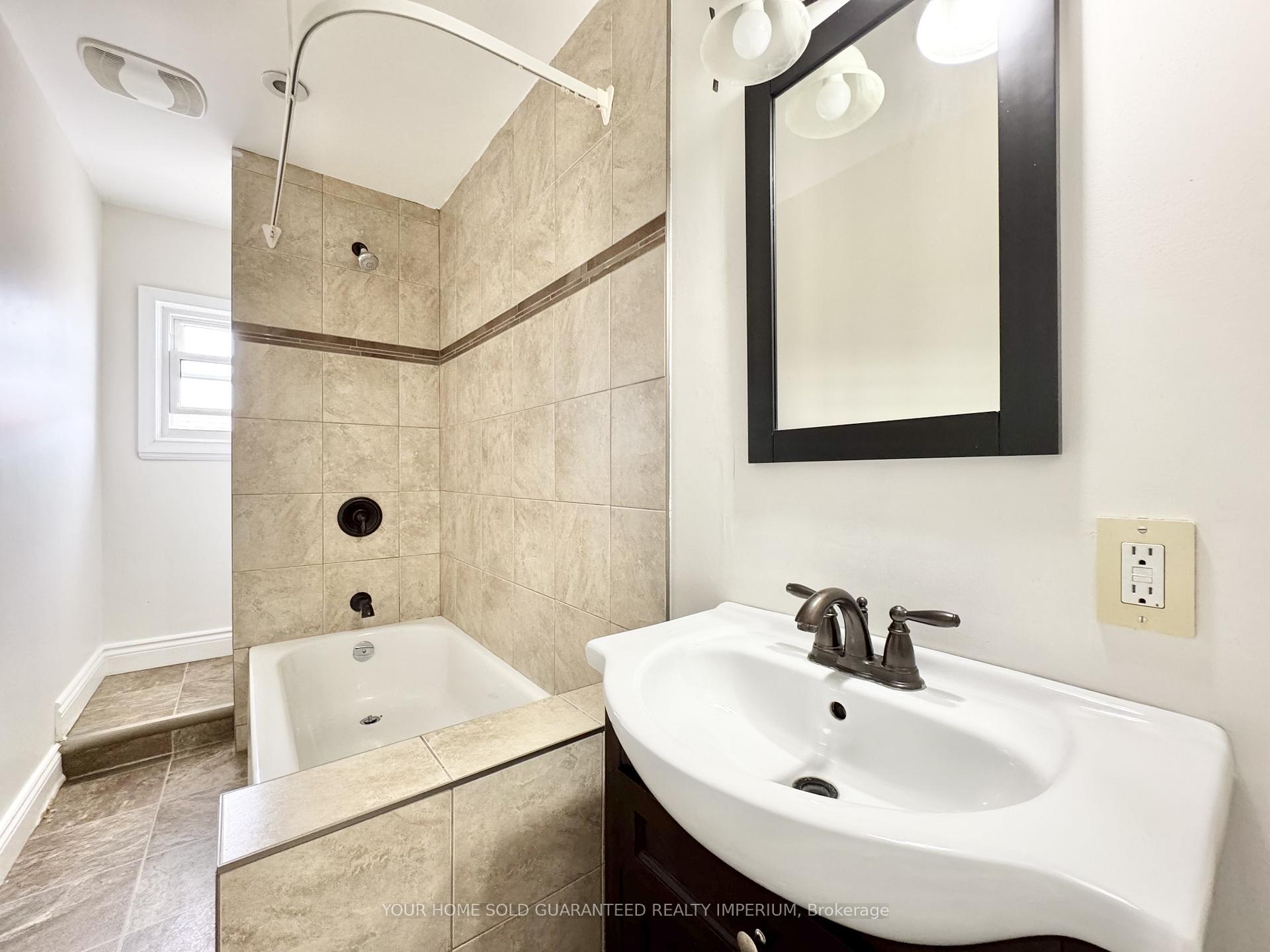Photo 7 of Unit 4, 23 Augusta Avenue, St. Catharines, Facer — HOMEH