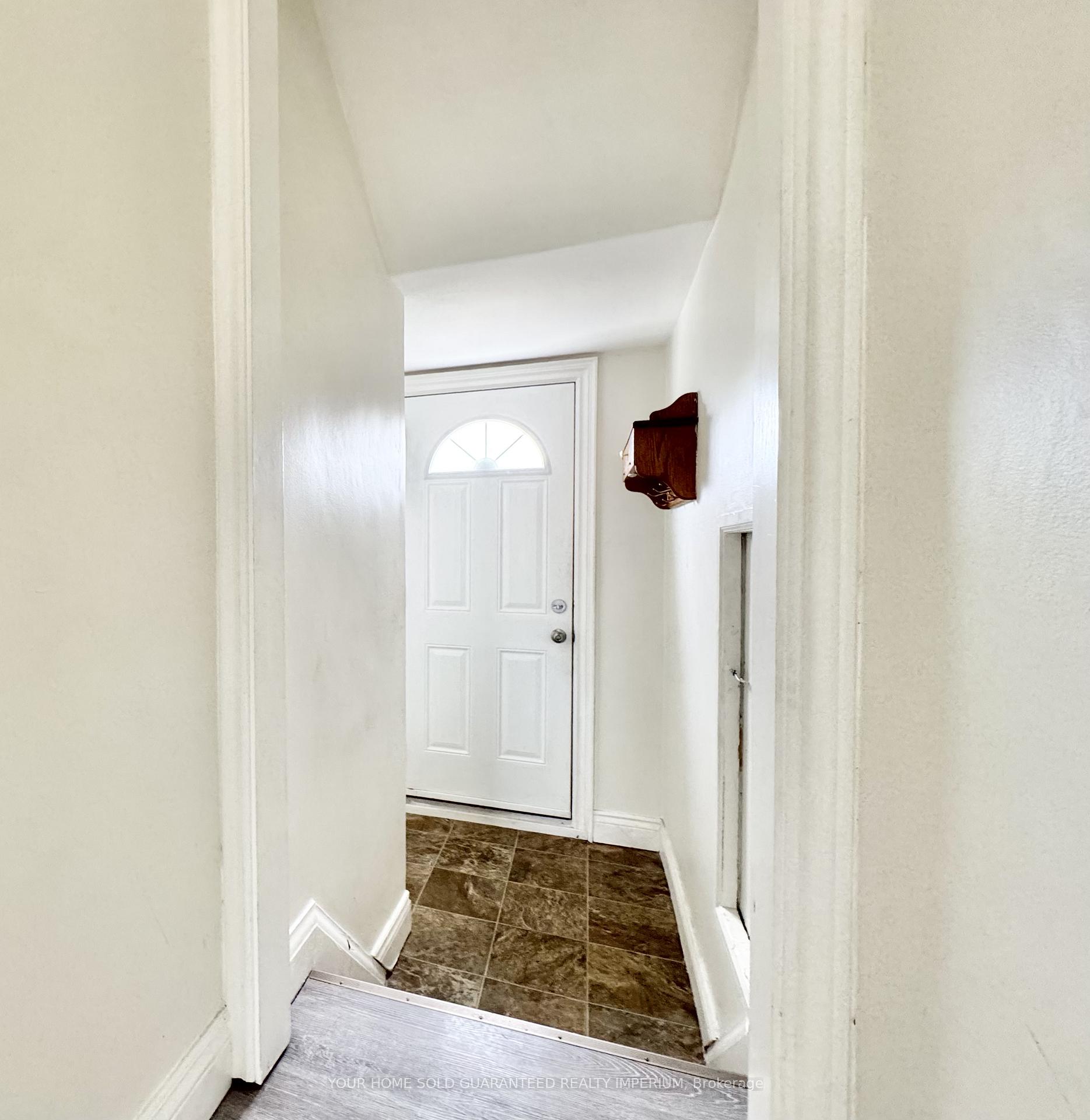 Photo 9 of Unit 4, 23 Augusta Avenue, St. Catharines, Facer — HOMEH