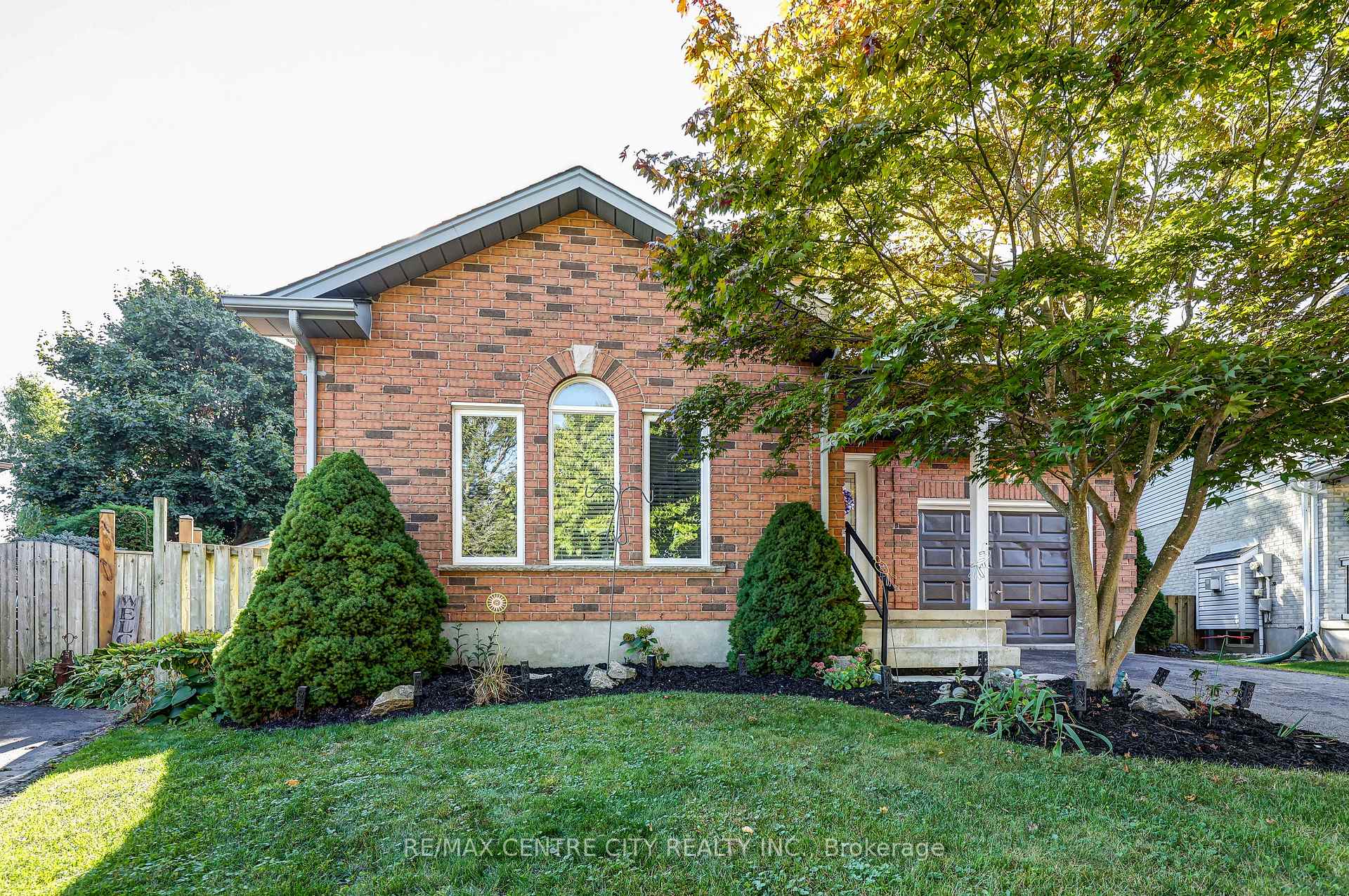 Photo 4 of 19 Lyford Court, St. Thomas — HOMEH