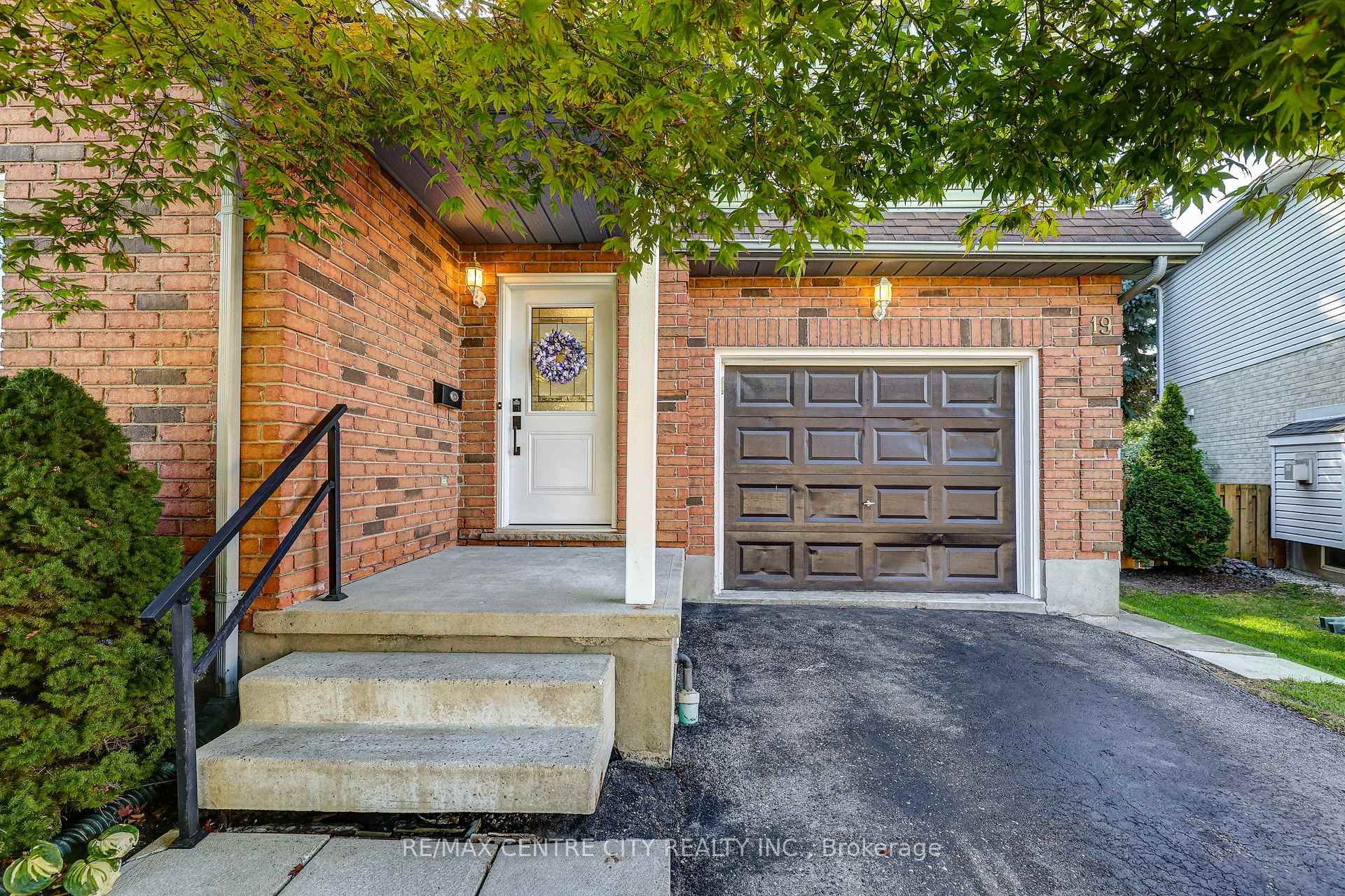 Photo 5 of 19 Lyford Court, St. Thomas — HOMEH