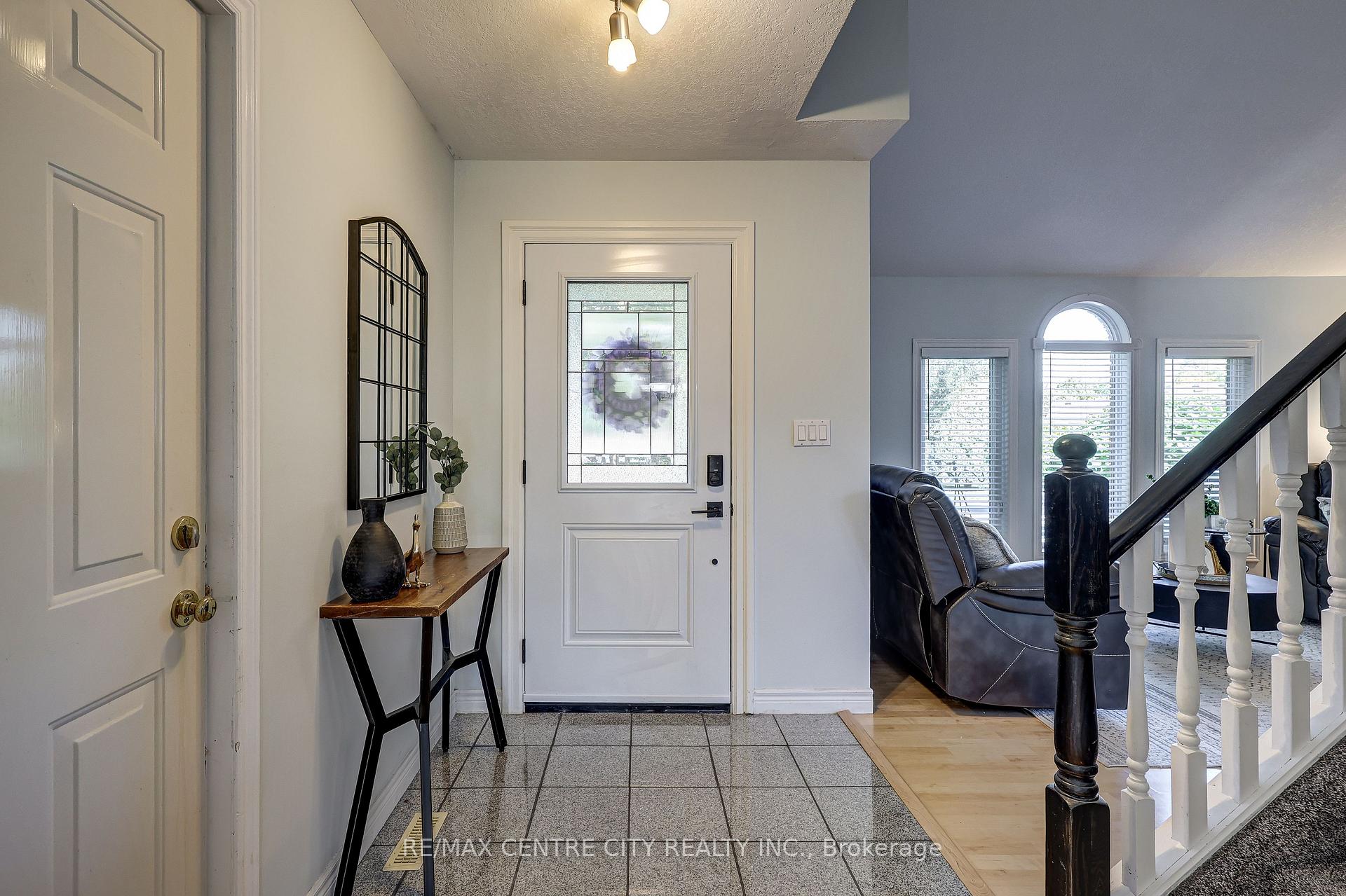 Photo 7 of 19 Lyford Court, St. Thomas — HOMEH