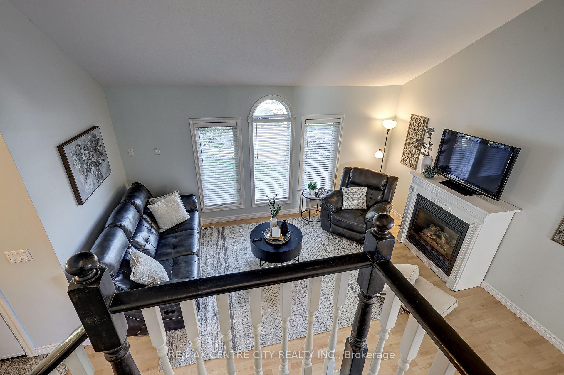 Photo 10 of 19 Lyford Court, St. Thomas — HOMEH