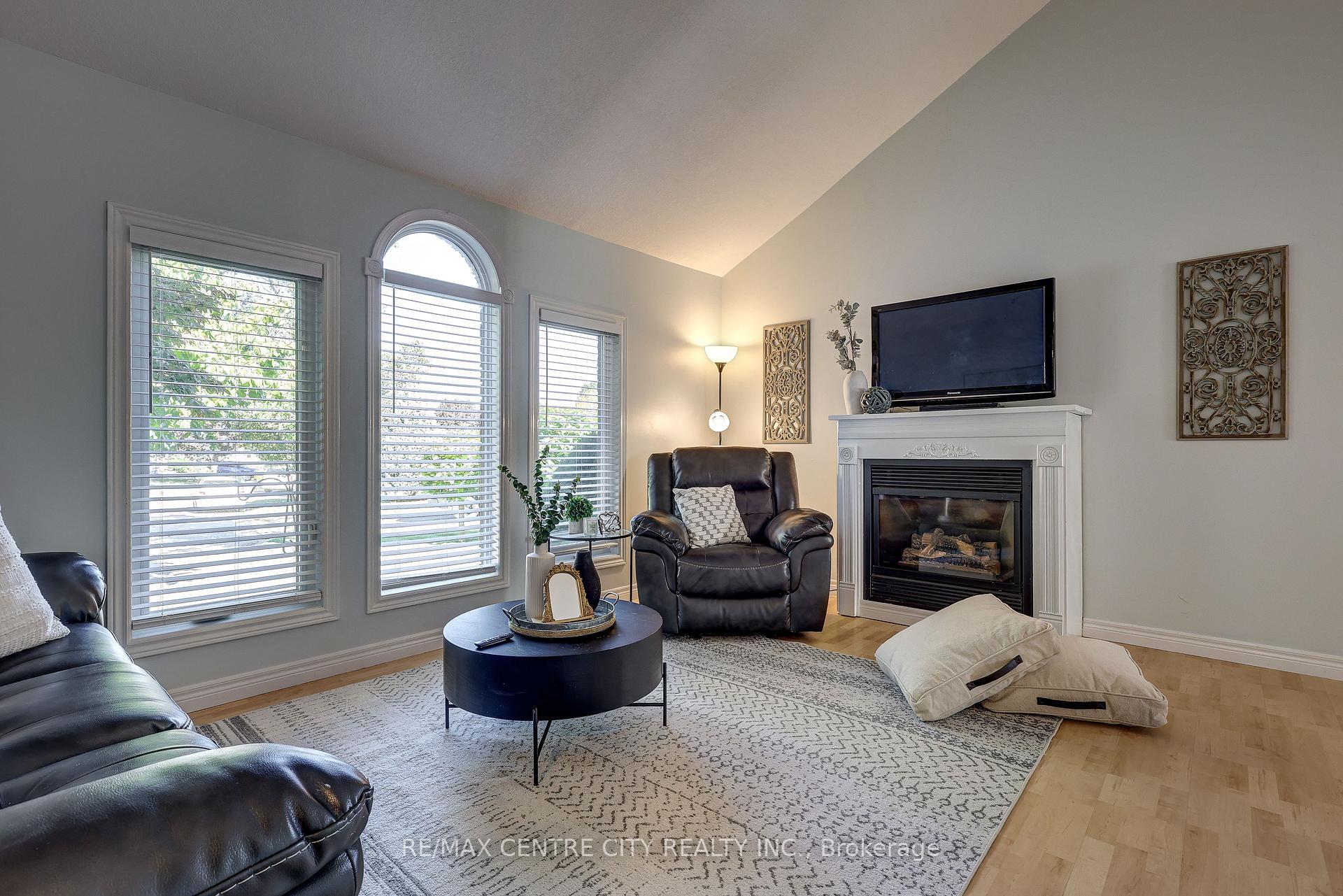Photo 13 of 19 Lyford Court, St. Thomas — HOMEH