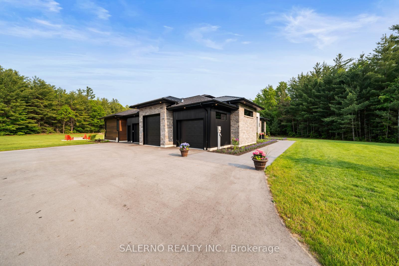 Photo 4 of 38 Marni Lane, Springwater, Phelpston — HOMEH