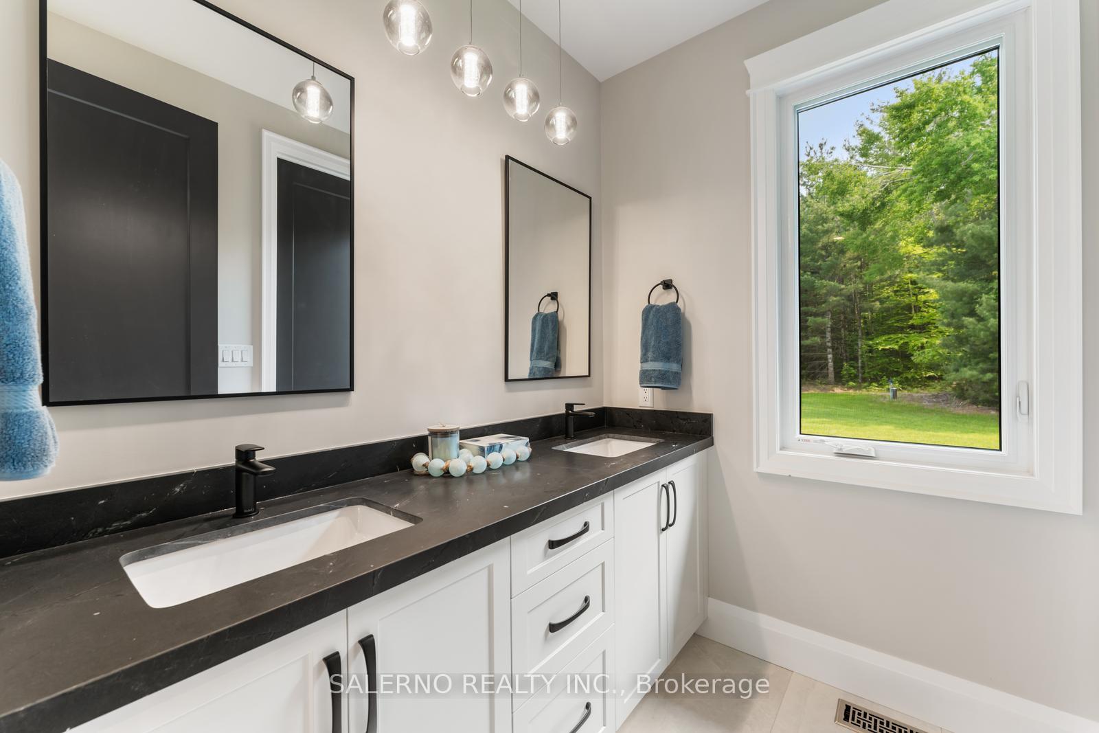 Photo 23 of 38 Marni Lane, Springwater, Phelpston — HOMEH