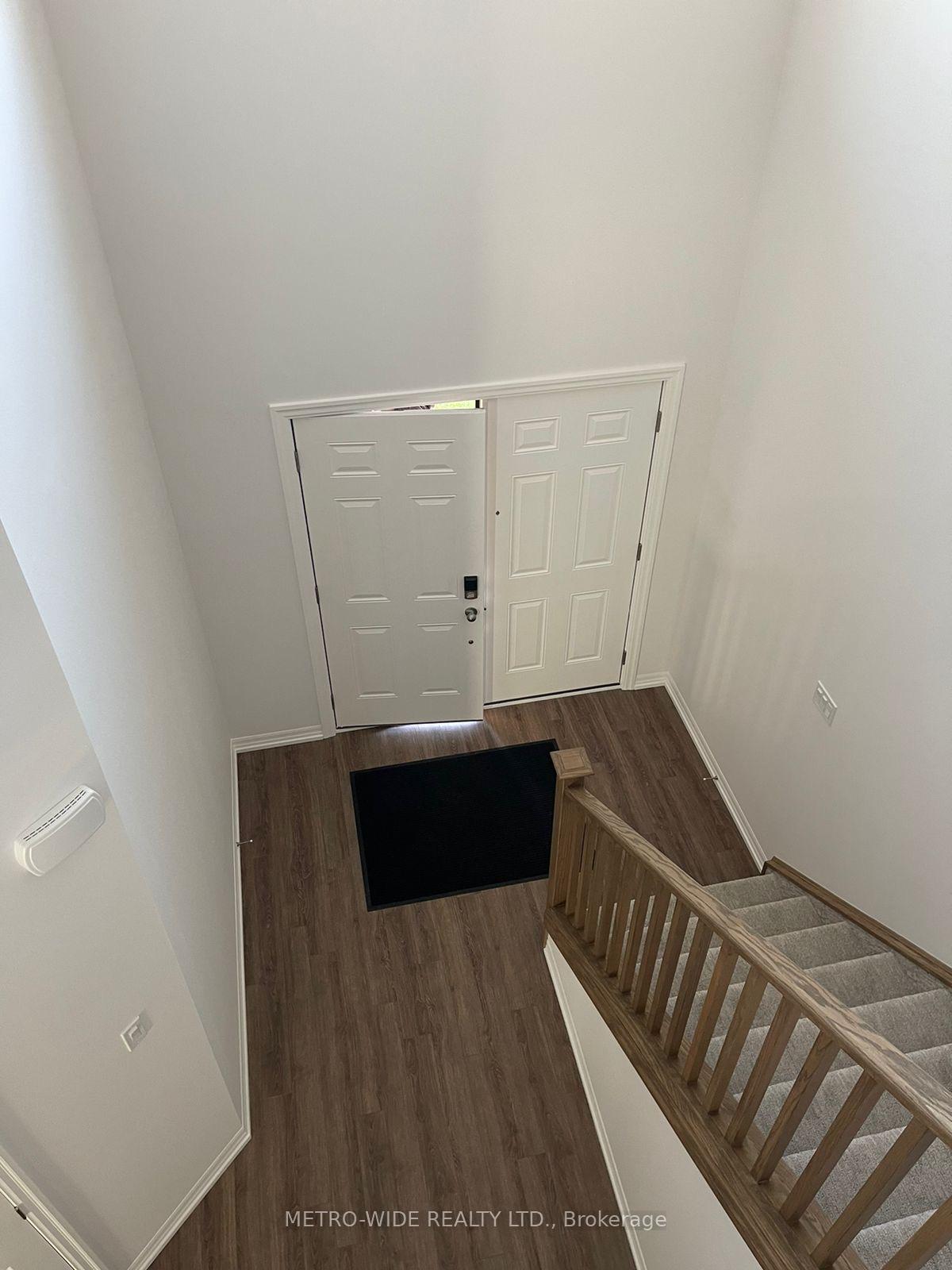 Photo 4 of 70 Silverleaf Path E, St. Thomas — HOMEH