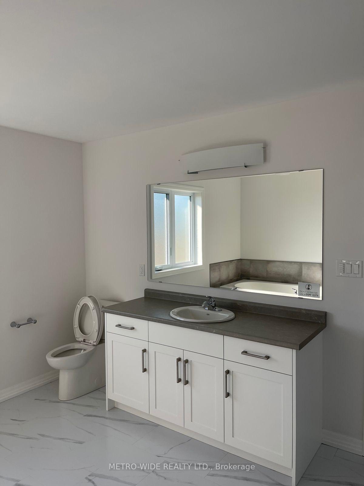 Photo 7 of 70 Silverleaf Path E, St. Thomas — HOMEH