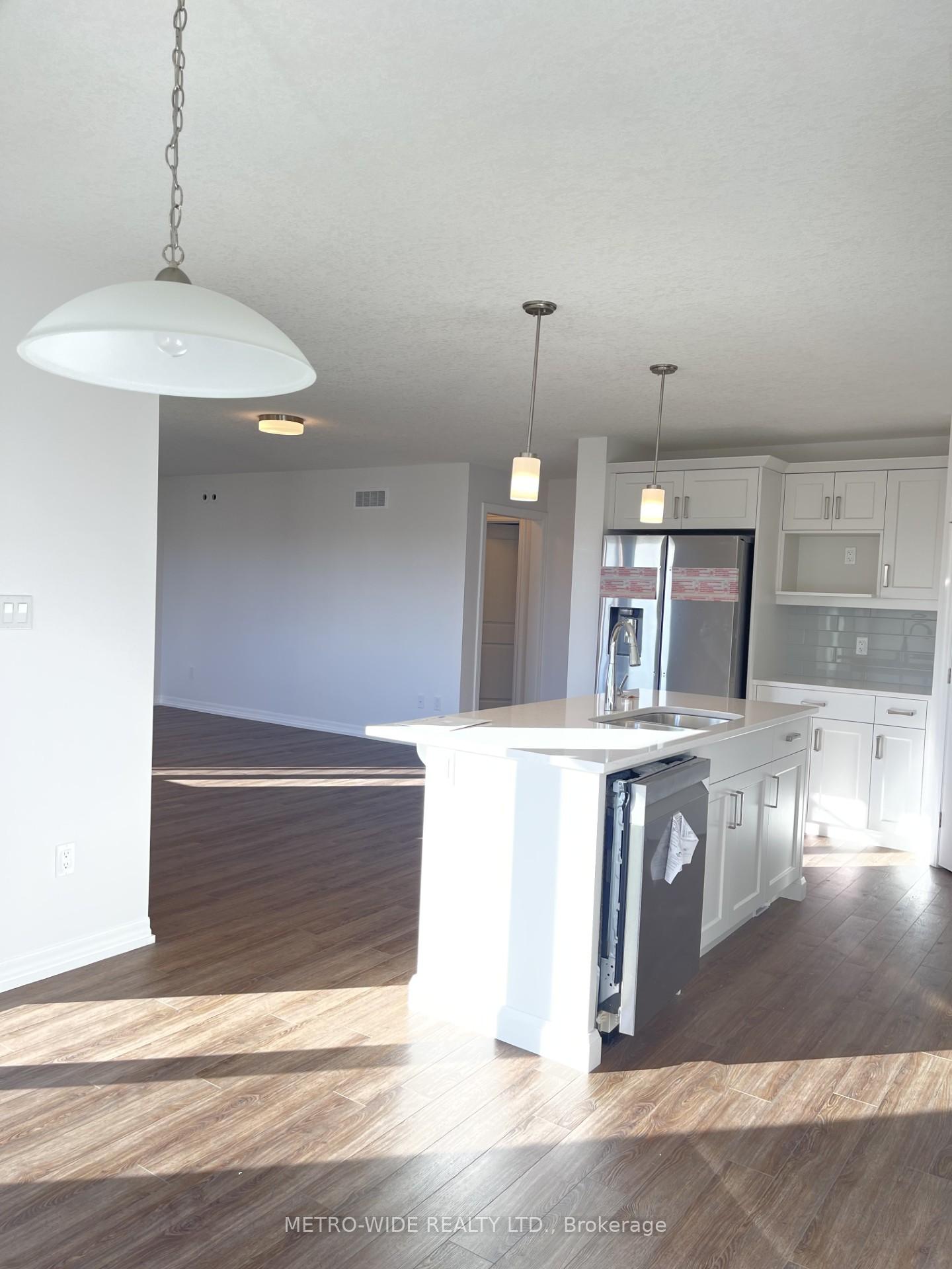 Photo 8 of 70 Silverleaf Path E, St. Thomas — HOMEH