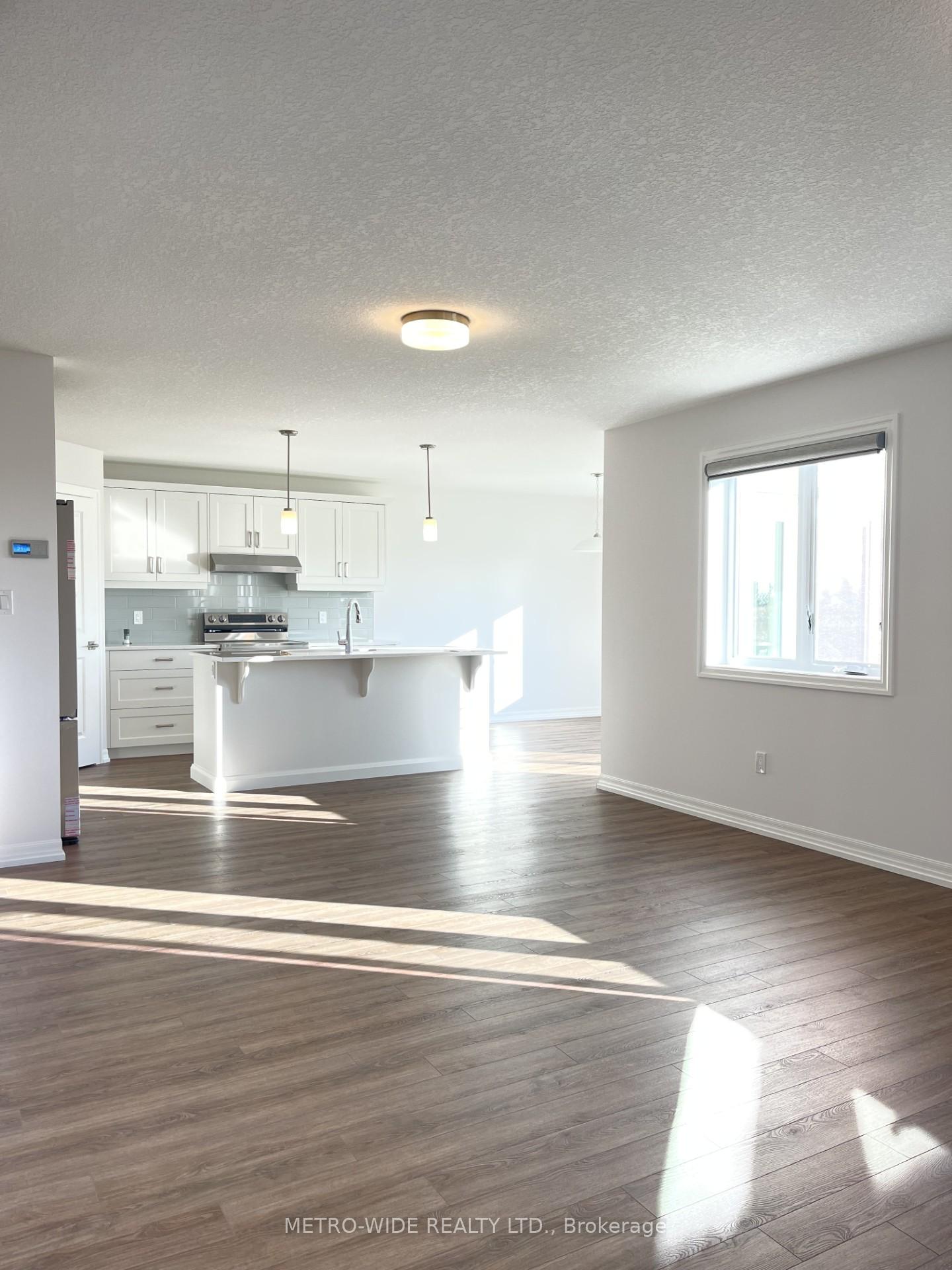 Photo 10 of 70 Silverleaf Path E, St. Thomas — HOMEH