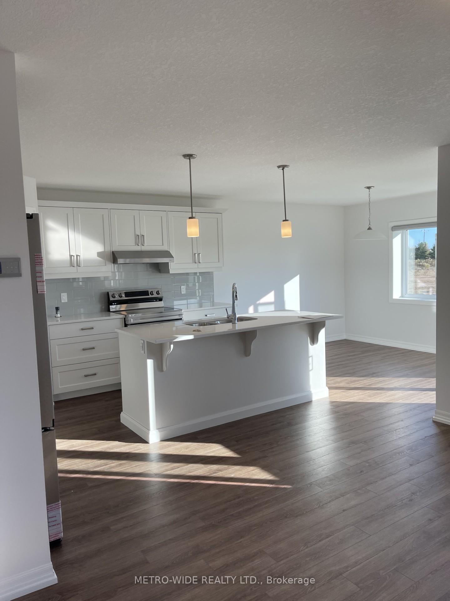 Photo 11 of 70 Silverleaf Path E, St. Thomas — HOMEH