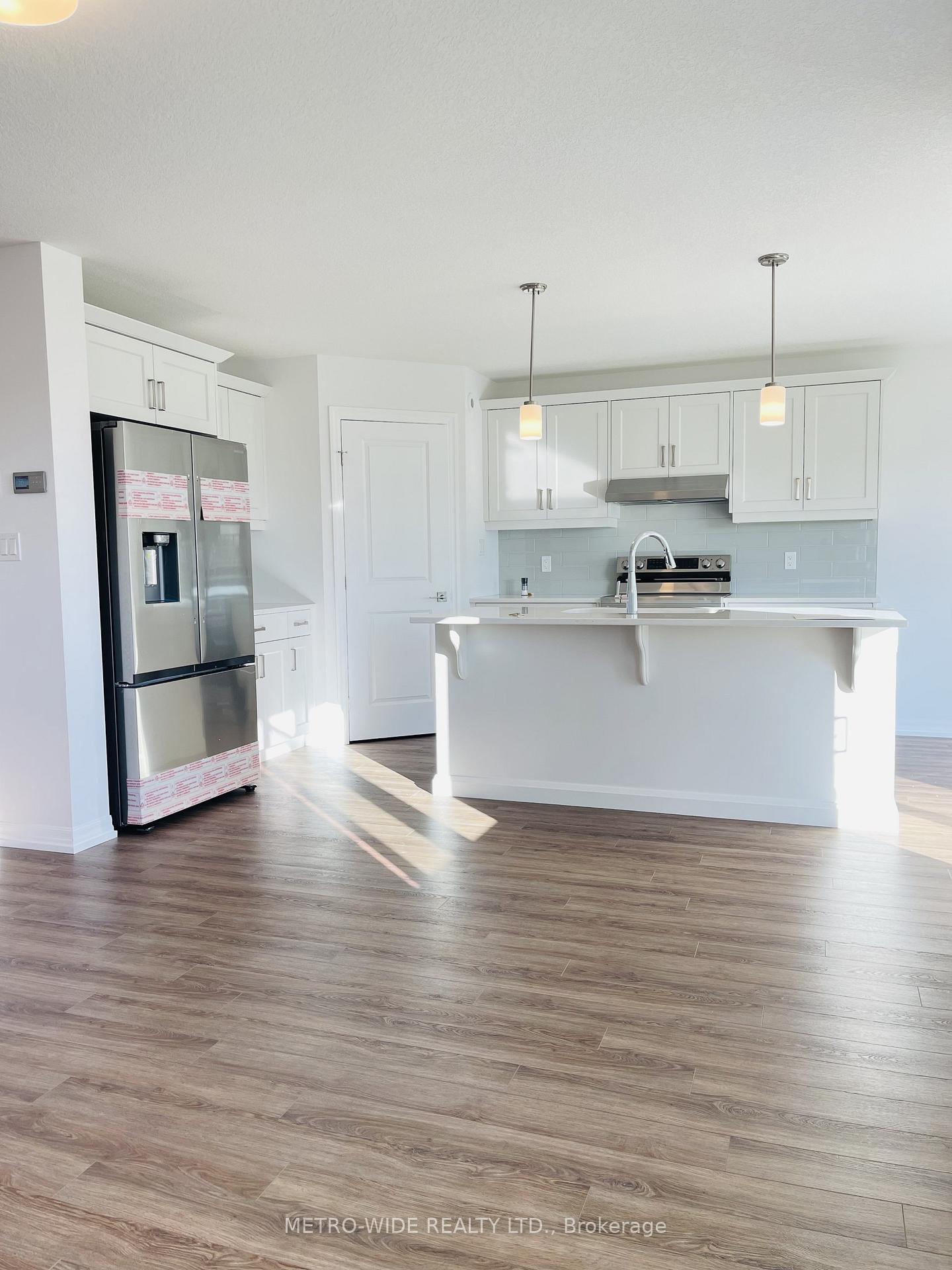 Photo 12 of 70 Silverleaf Path E, St. Thomas — HOMEH
