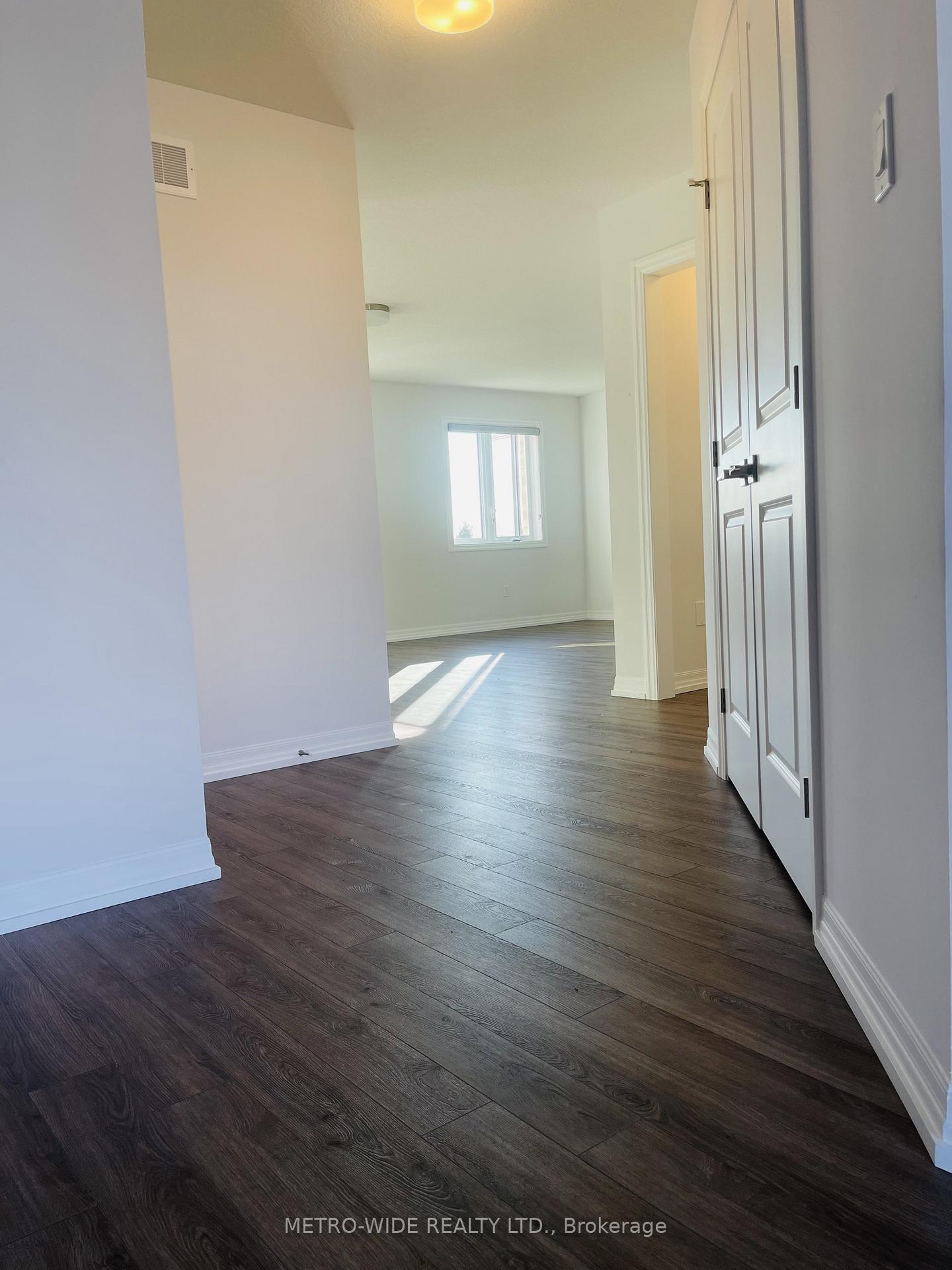 Photo 14 of 70 Silverleaf Path E, St. Thomas — HOMEH