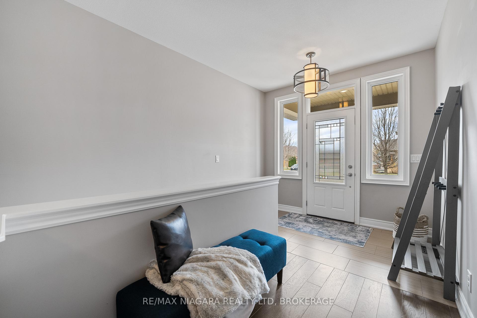Photo 5 of 86 Parkside Drive, St. Catharines, Port Weller — HOMEH