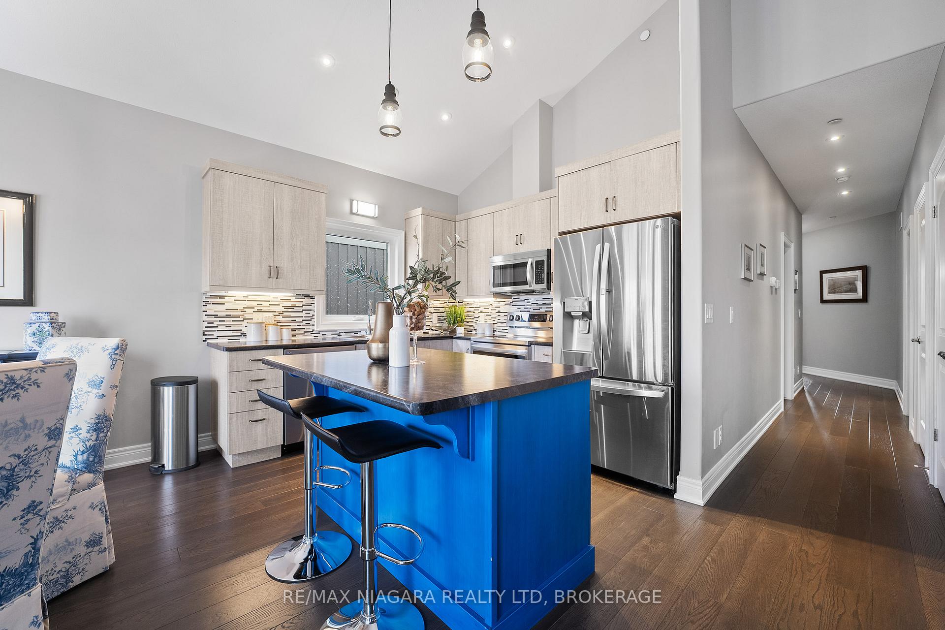Photo 8 of 86 Parkside Drive, St. Catharines, Port Weller — HOMEH
