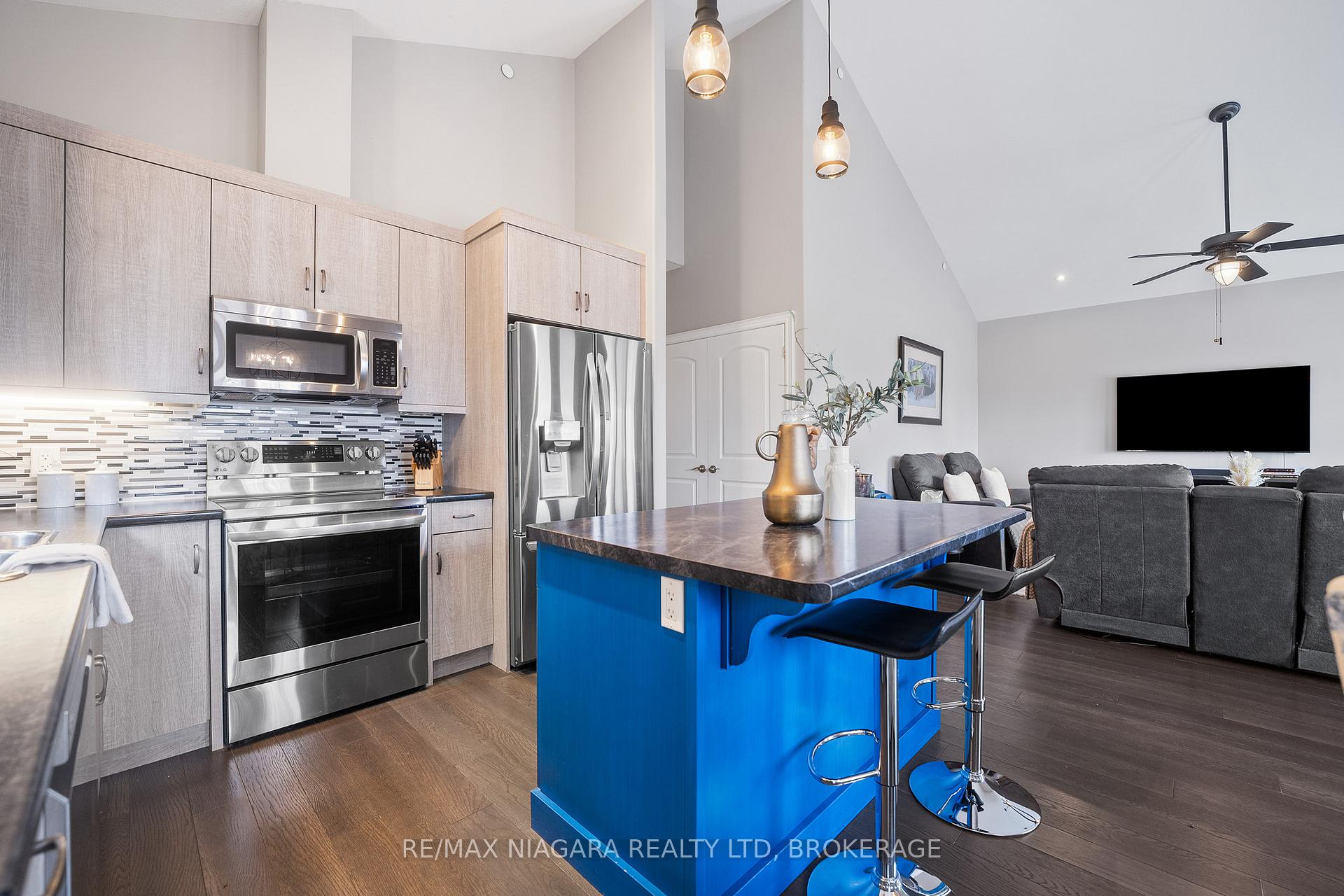 Photo 10 of 86 Parkside Drive, St. Catharines, Port Weller — HOMEH