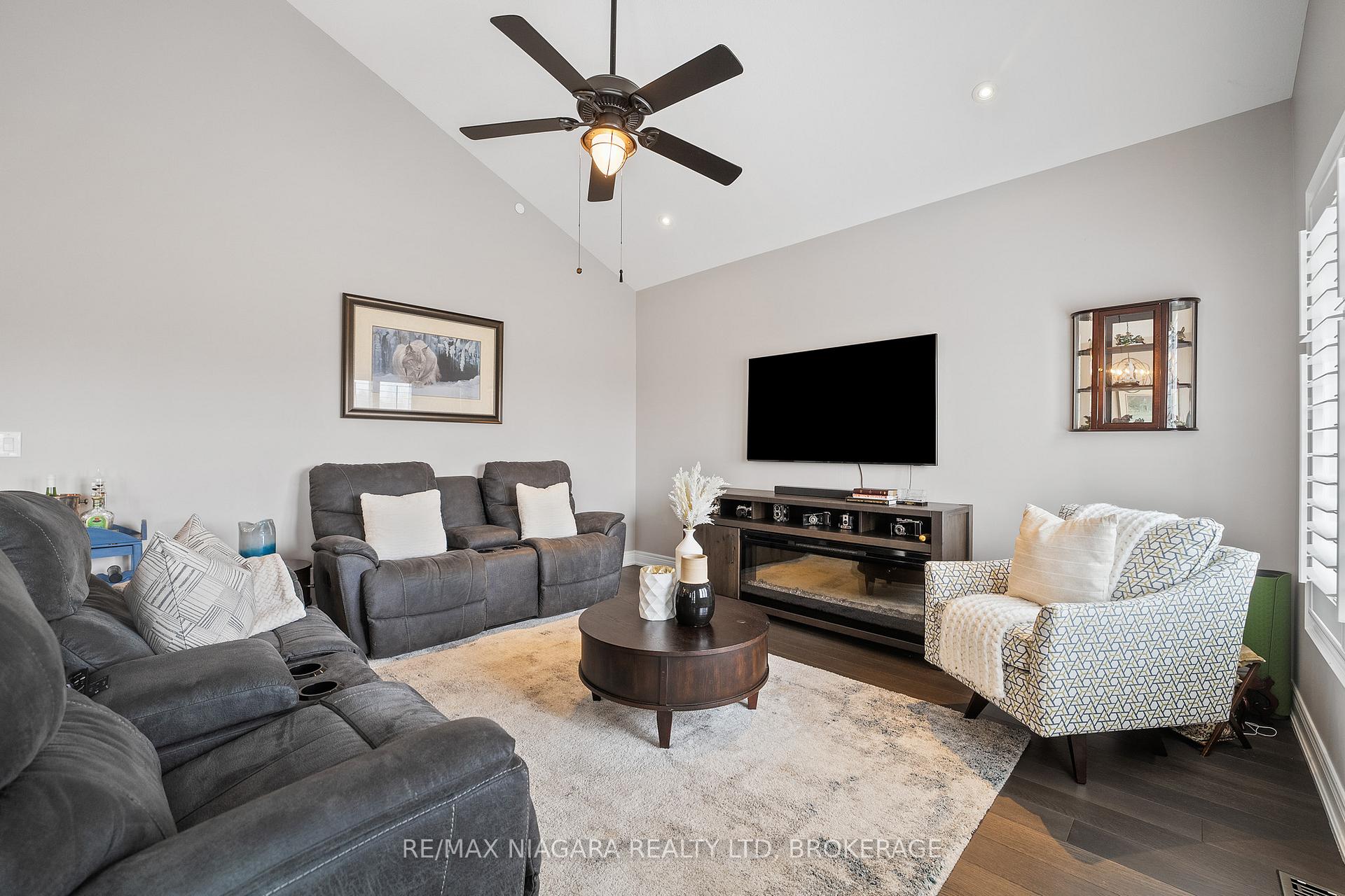 Photo 12 of 86 Parkside Drive, St. Catharines, Port Weller — HOMEH